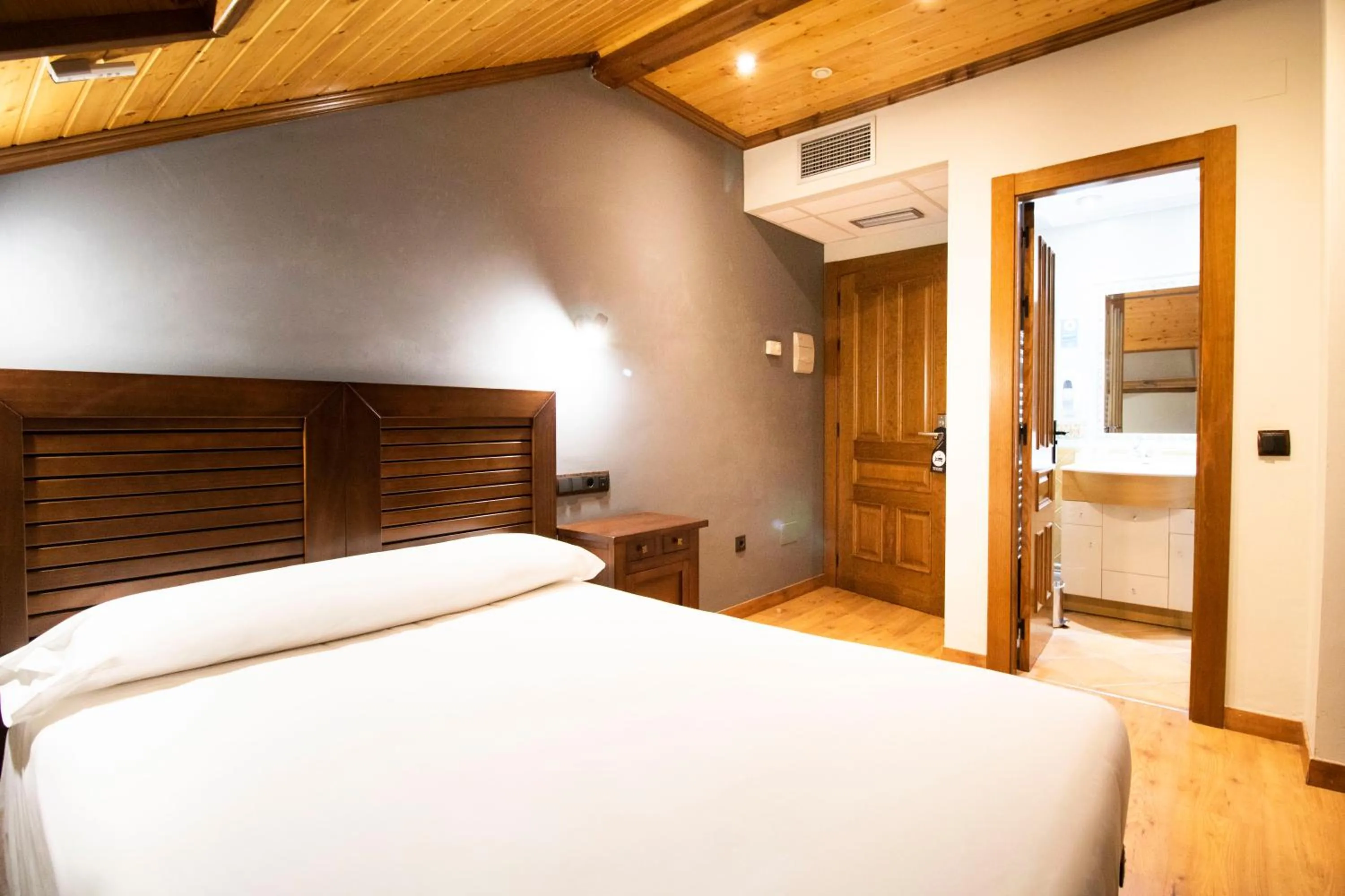 Bed in Alda Casco Antiguo