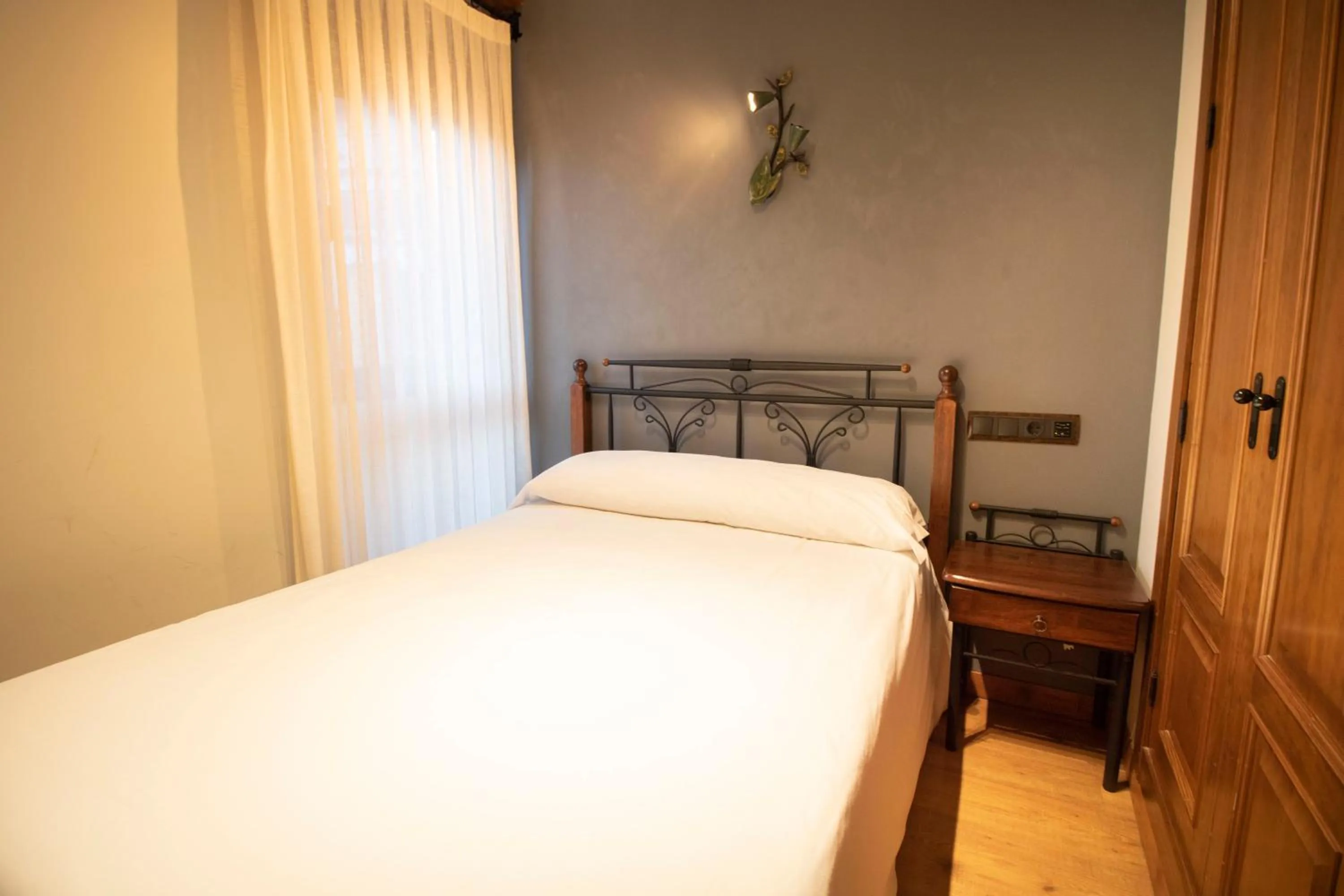 Bed in Alda Casco Antiguo