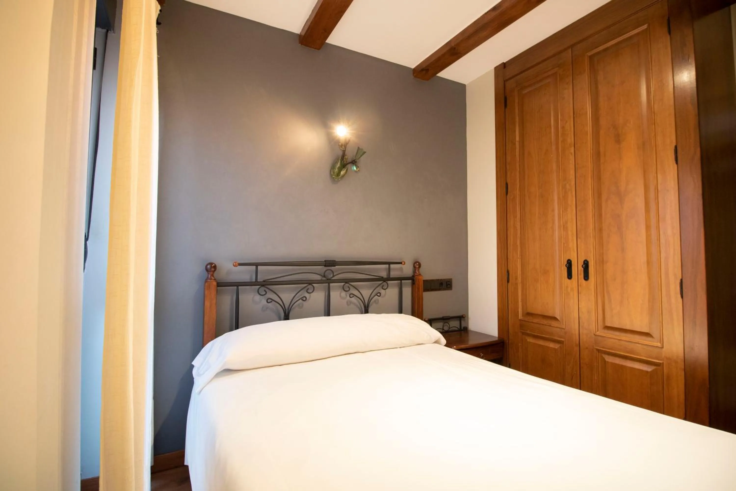 Bed in Alda Casco Antiguo