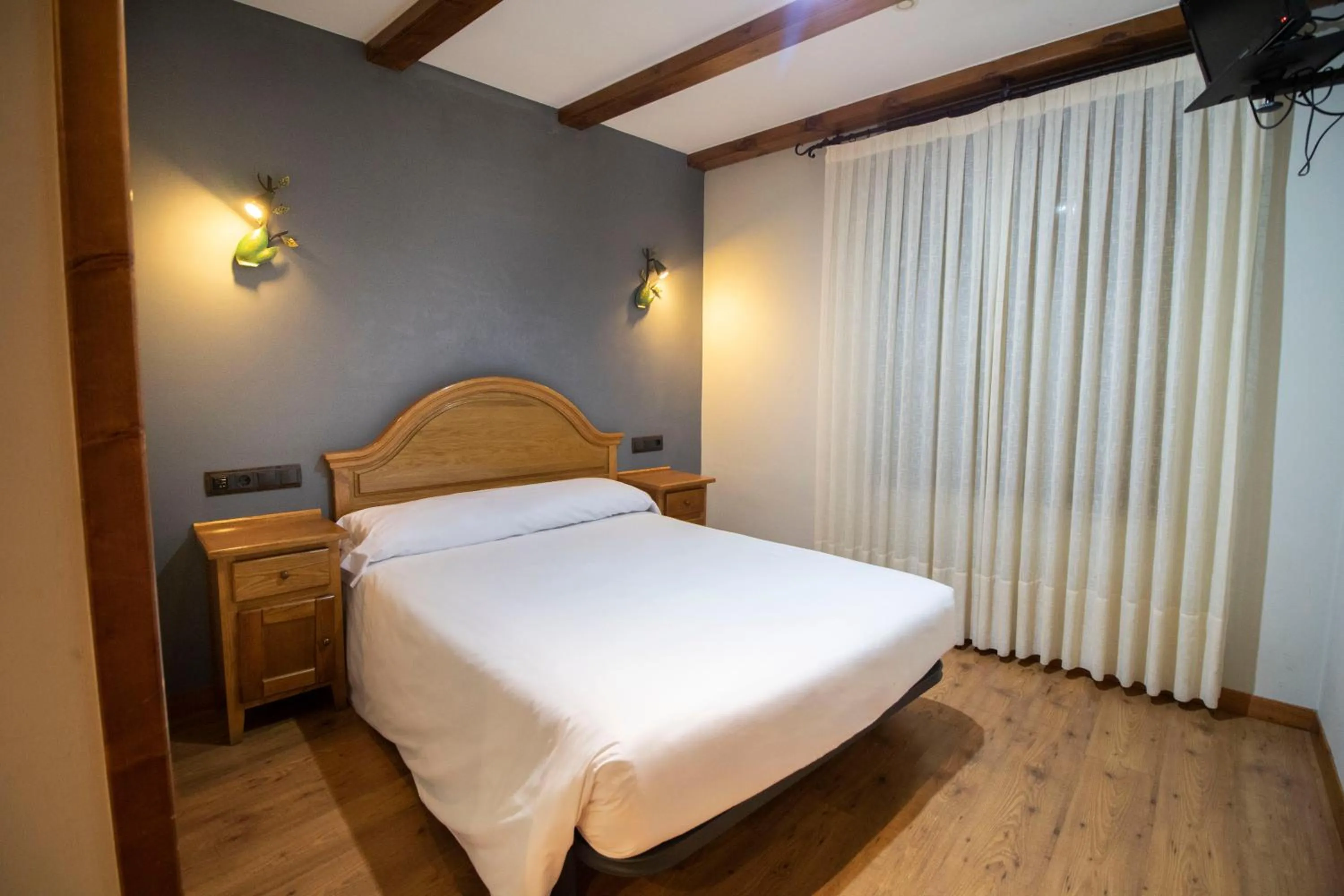 Photo of the whole room, Bed in Alda Casco Antiguo