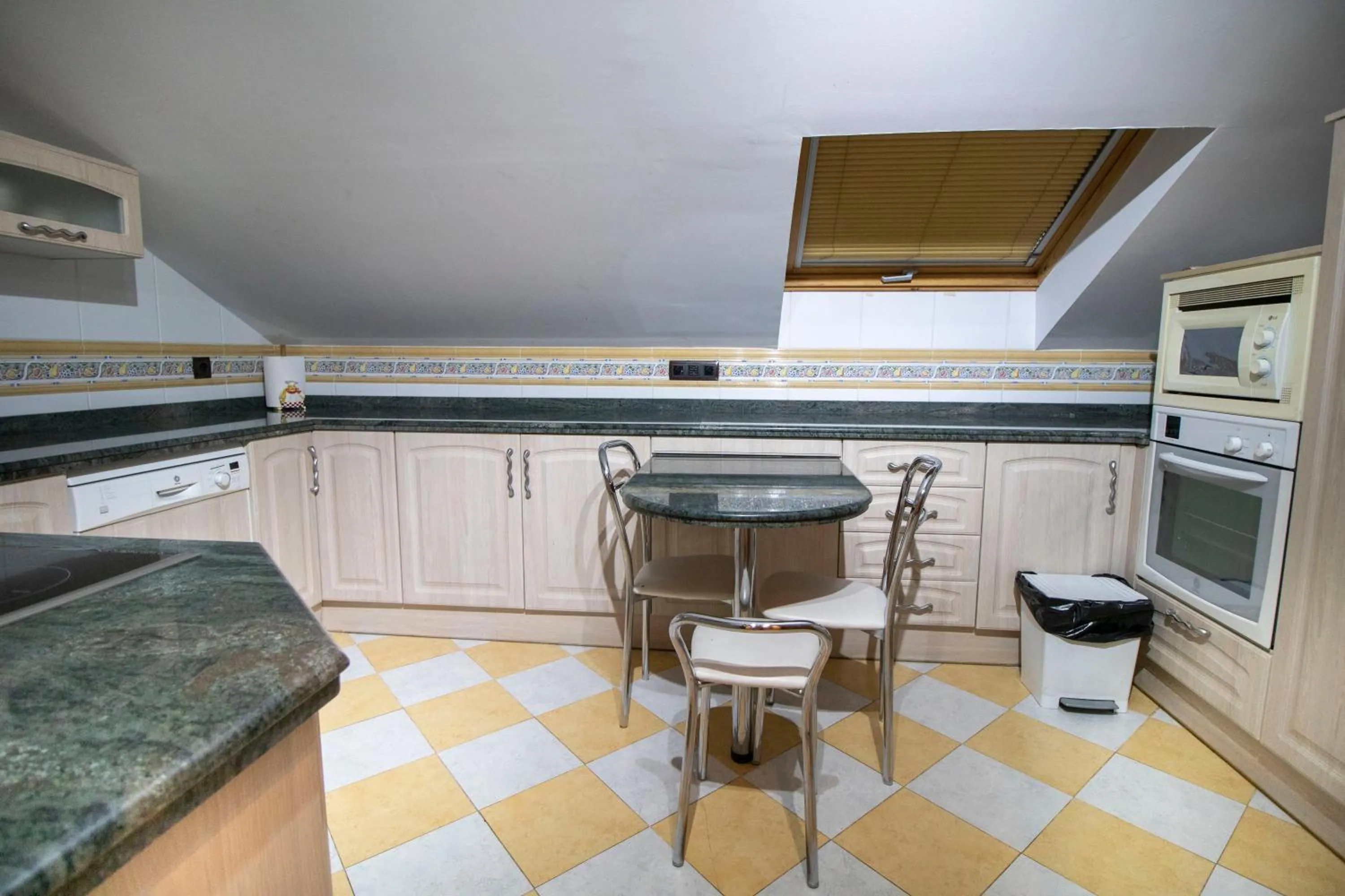 Kitchen or kitchenette in Alda Casco Antiguo