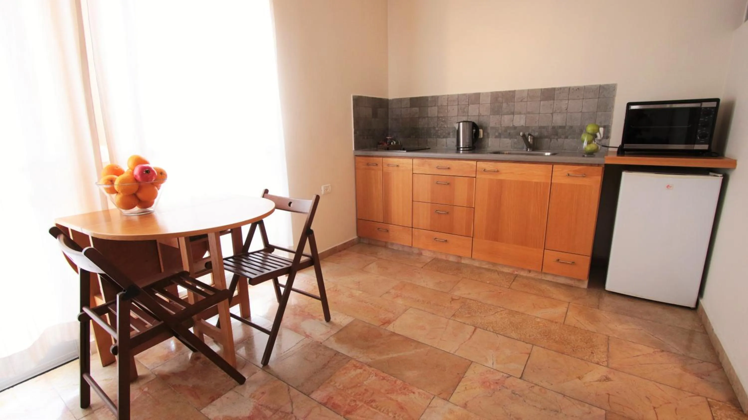 Kitchen or kitchenette in The Market Courtyard - Suites Hotel