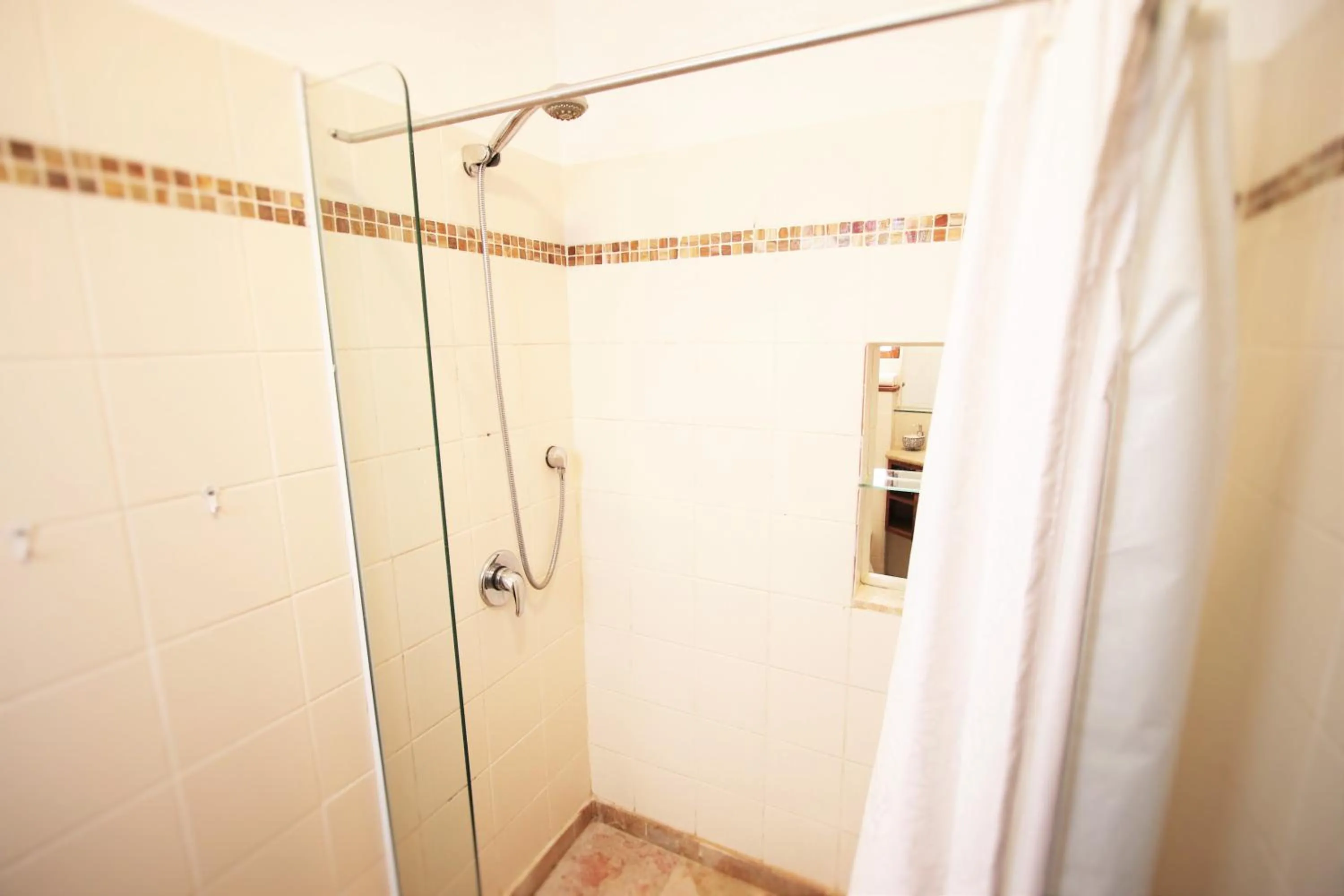 Shower in The Market Courtyard - Suites Hotel