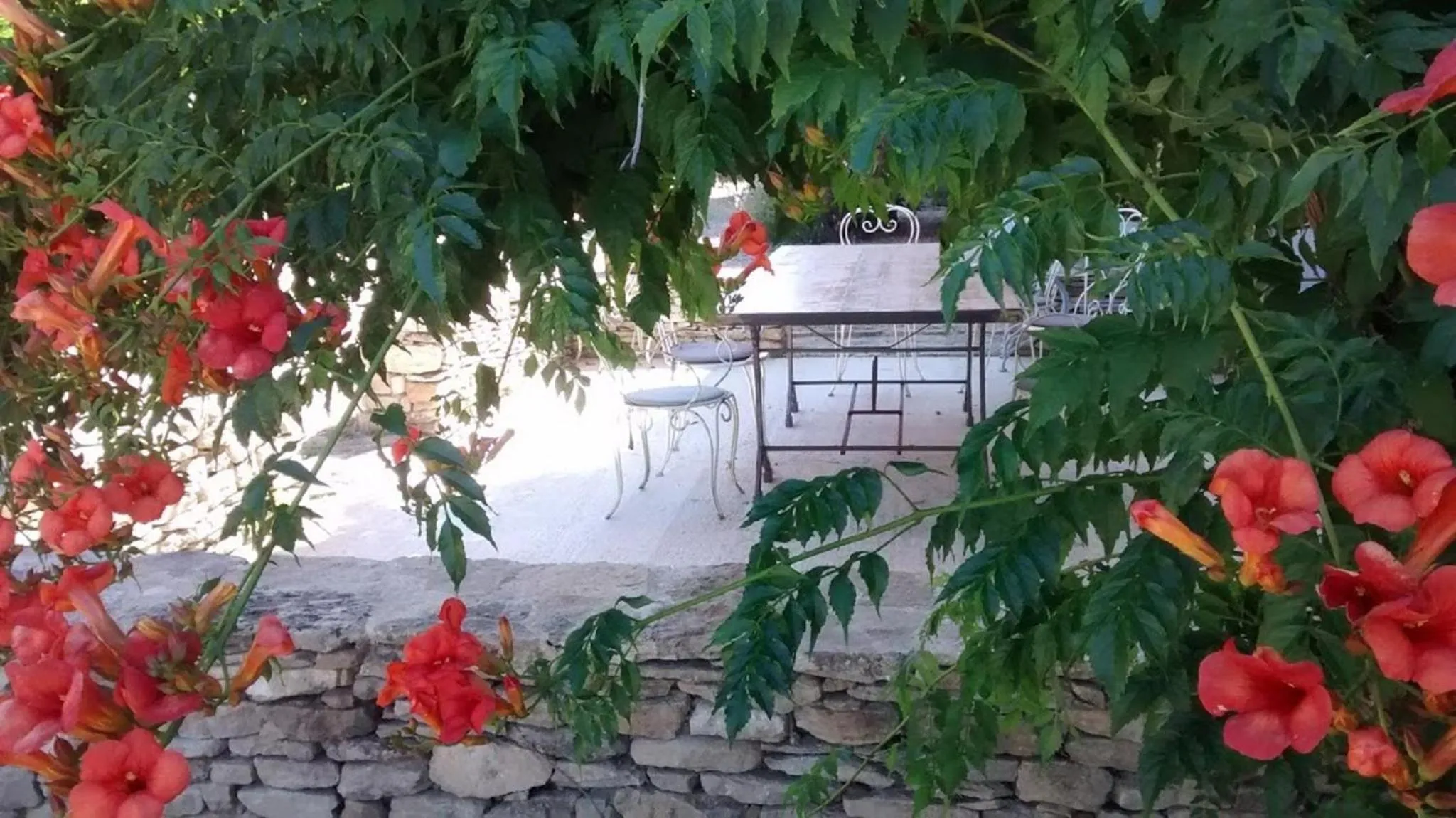 Patio in Mas la Vitalis Chambres D'Hôtes