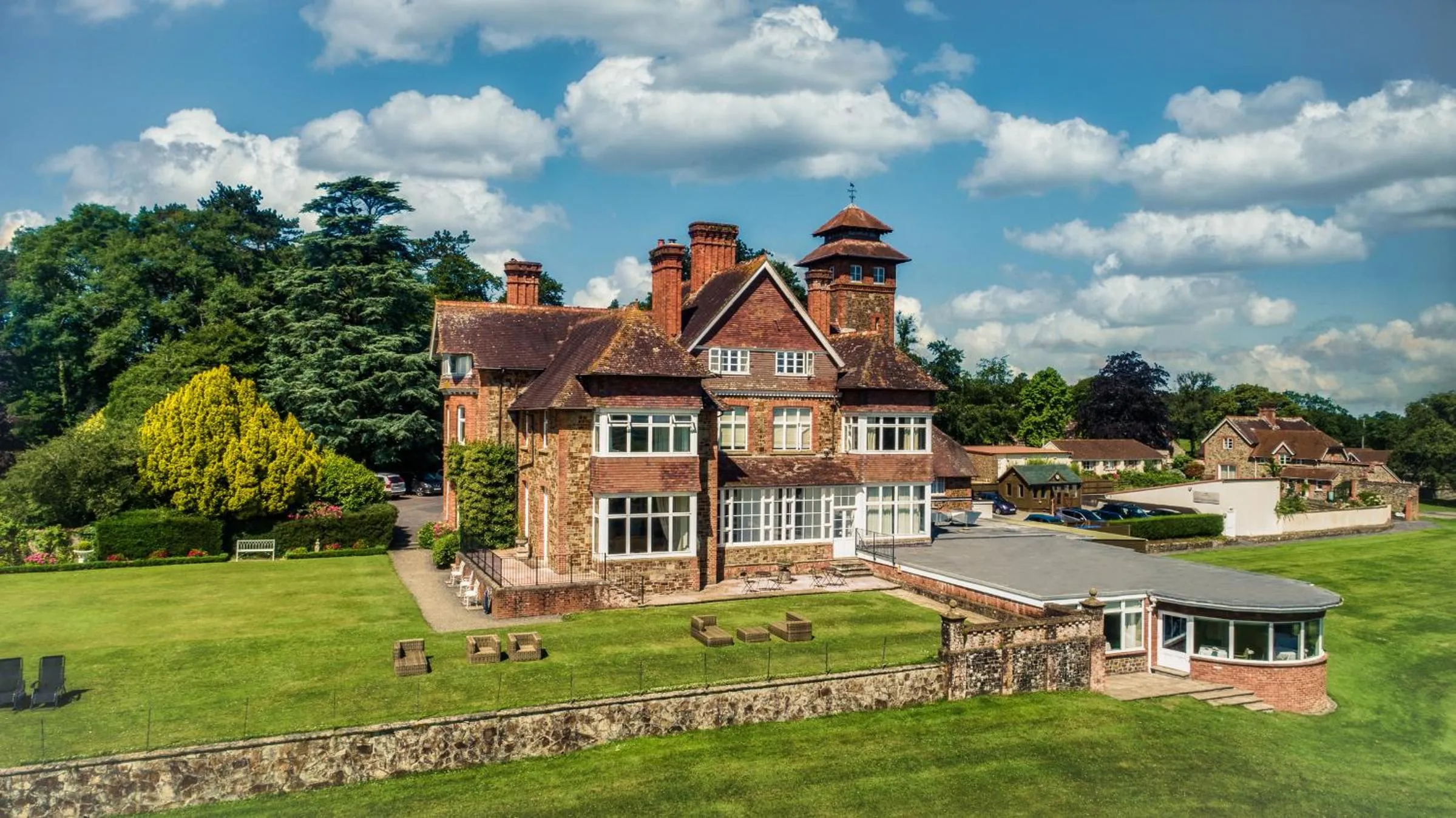 Garden in The Mole Resort - Hotel rooms