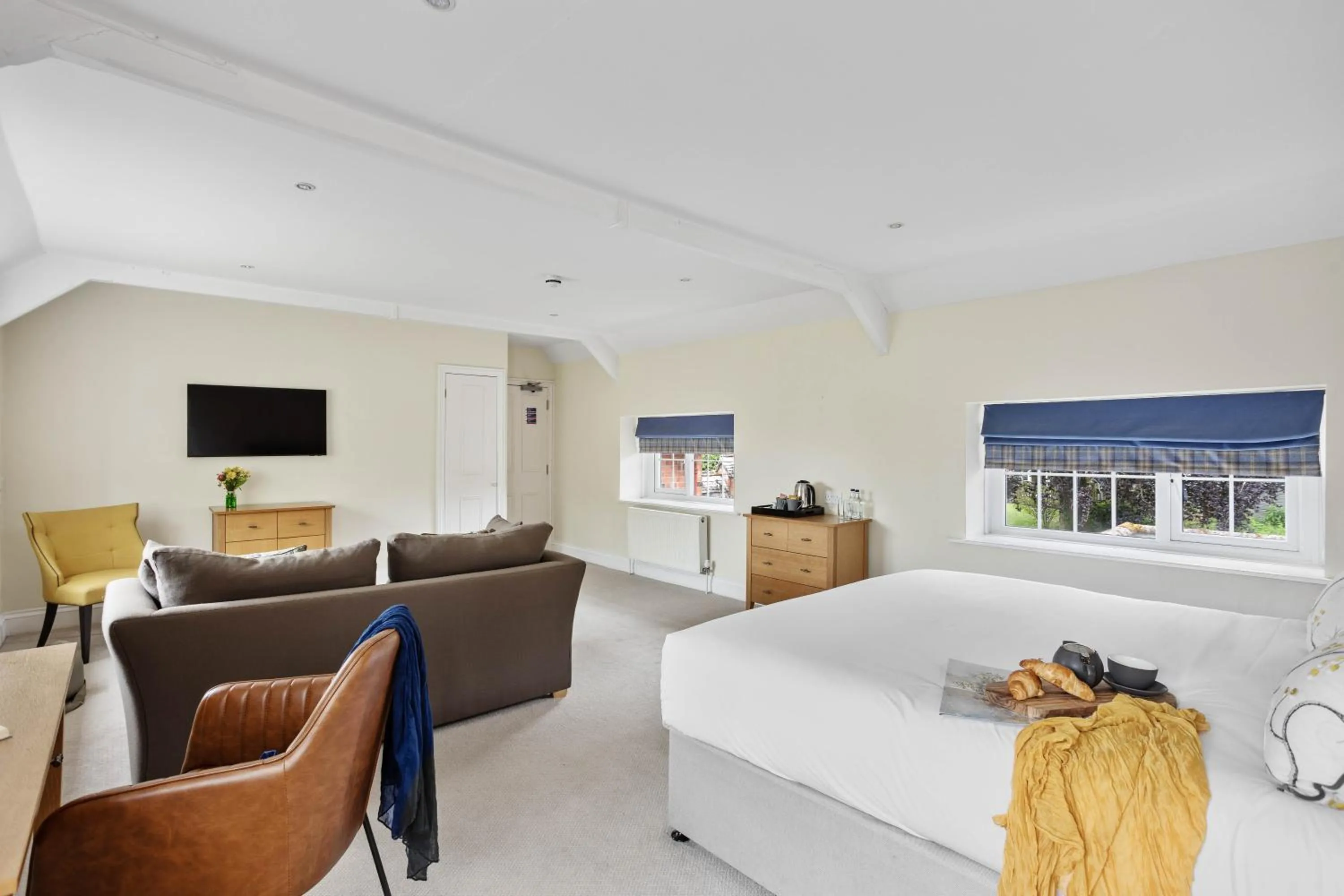 Seating area, Bed in The Mole Resort - Hotel rooms