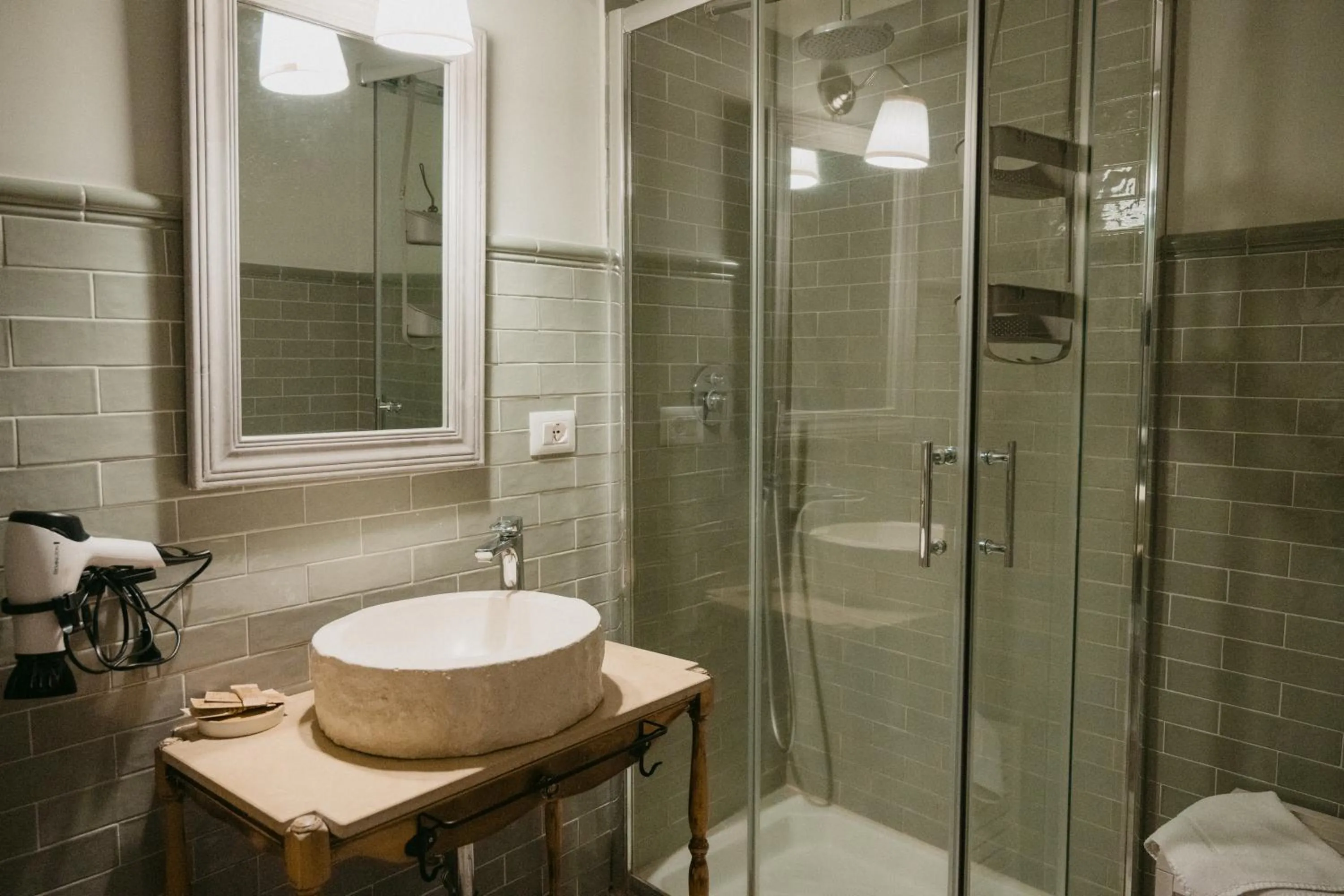 Shower in La Casa di Alma Luxury rooms