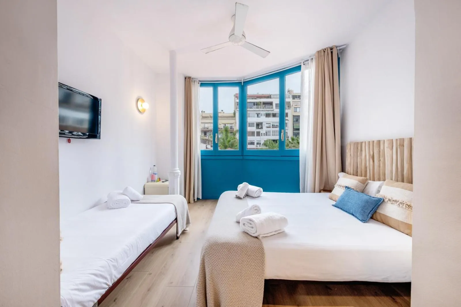 Bedroom, Bed in Hostal Barcelona Centro