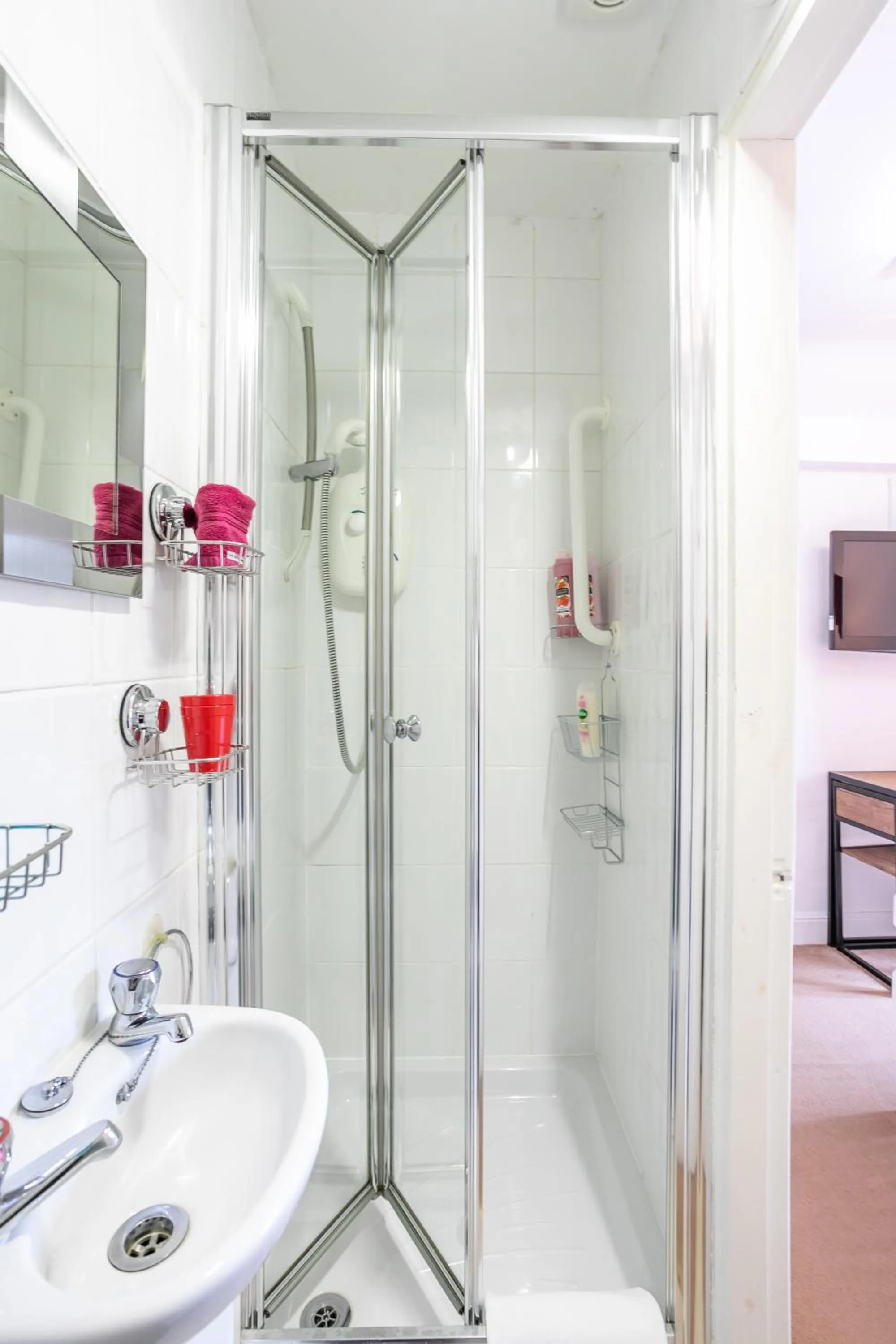 Shower in Elim Bank Guest House