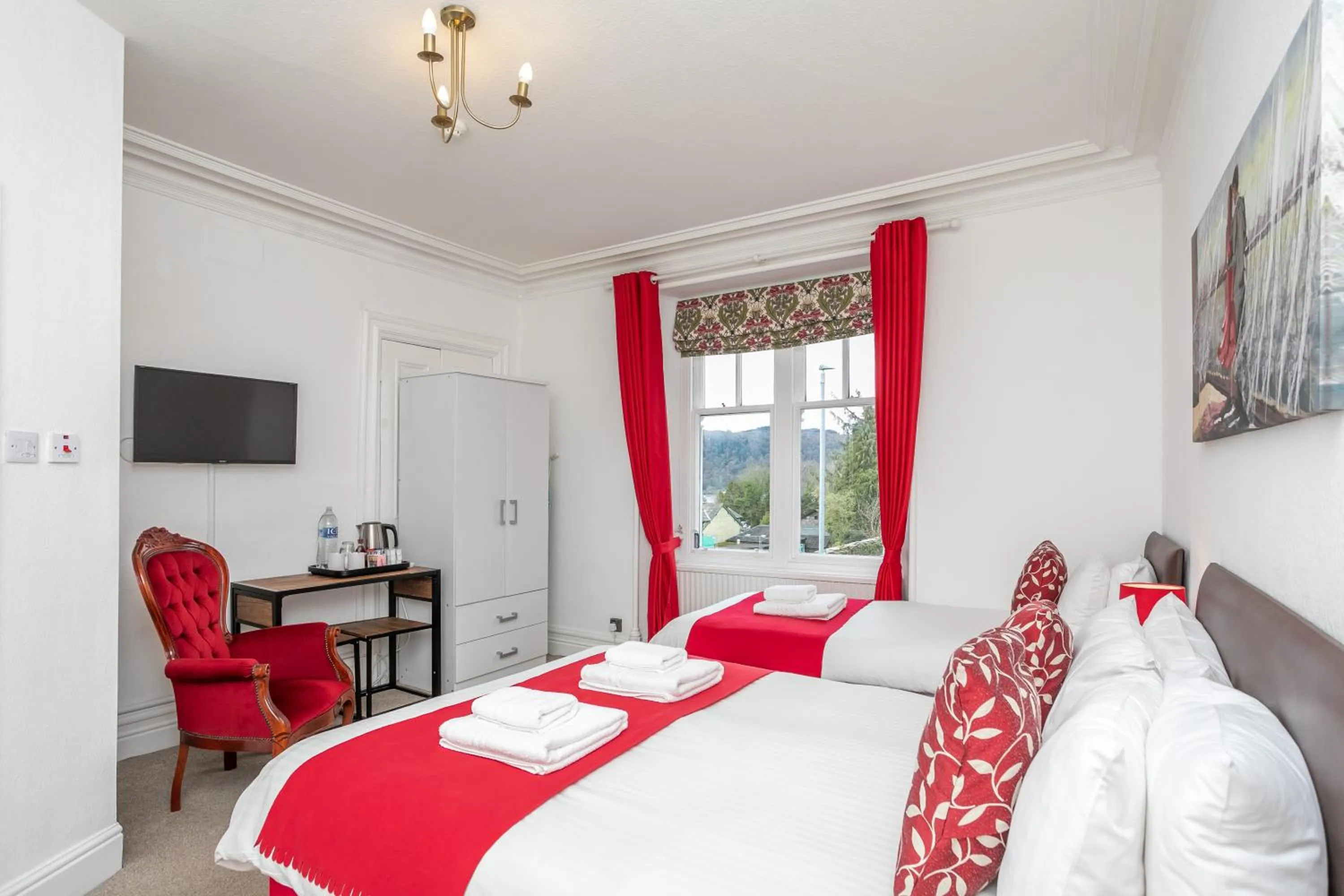 Shower, Bed in Elim Bank Guest House