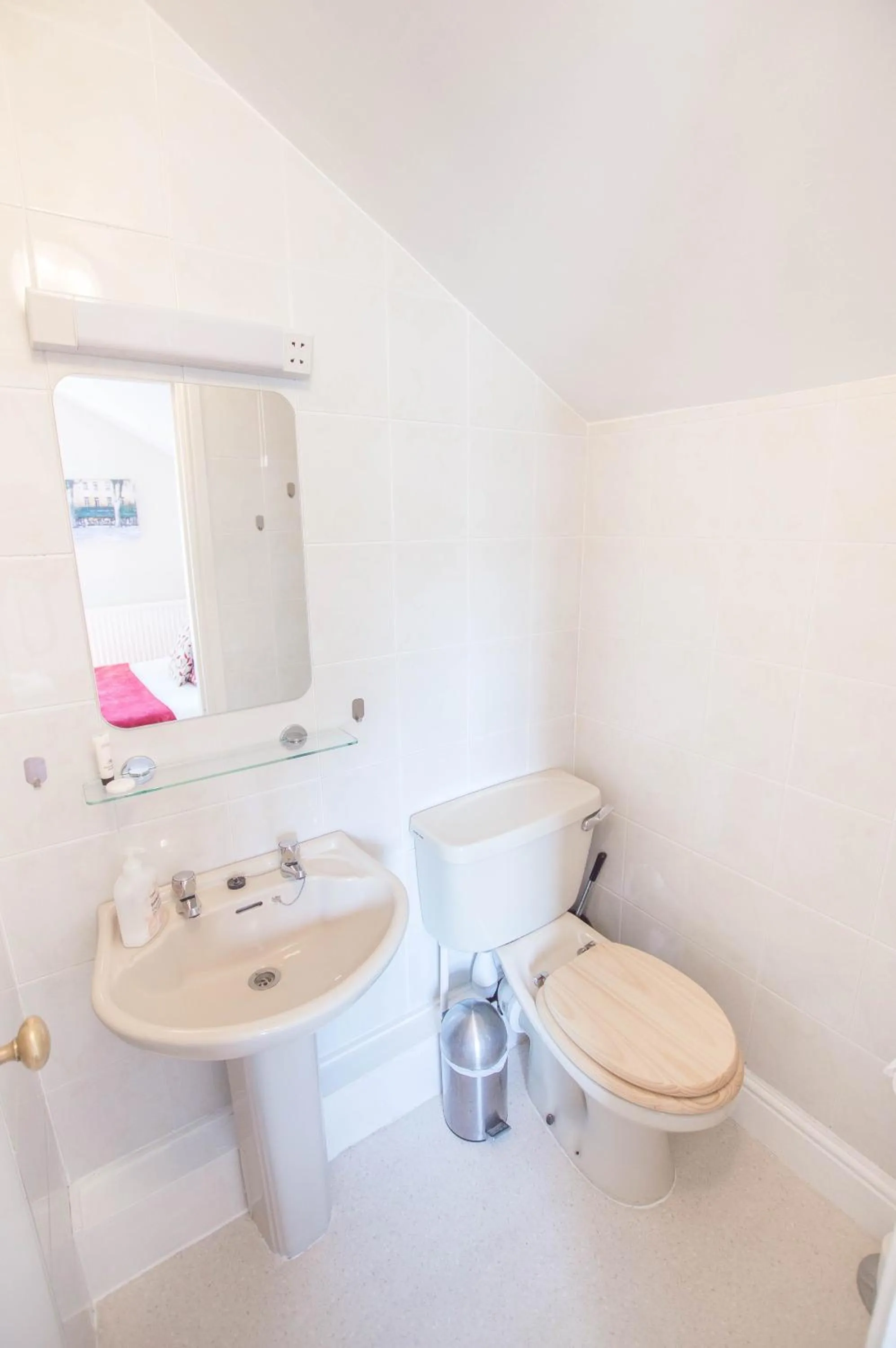 Shower in Elim Bank Guest House