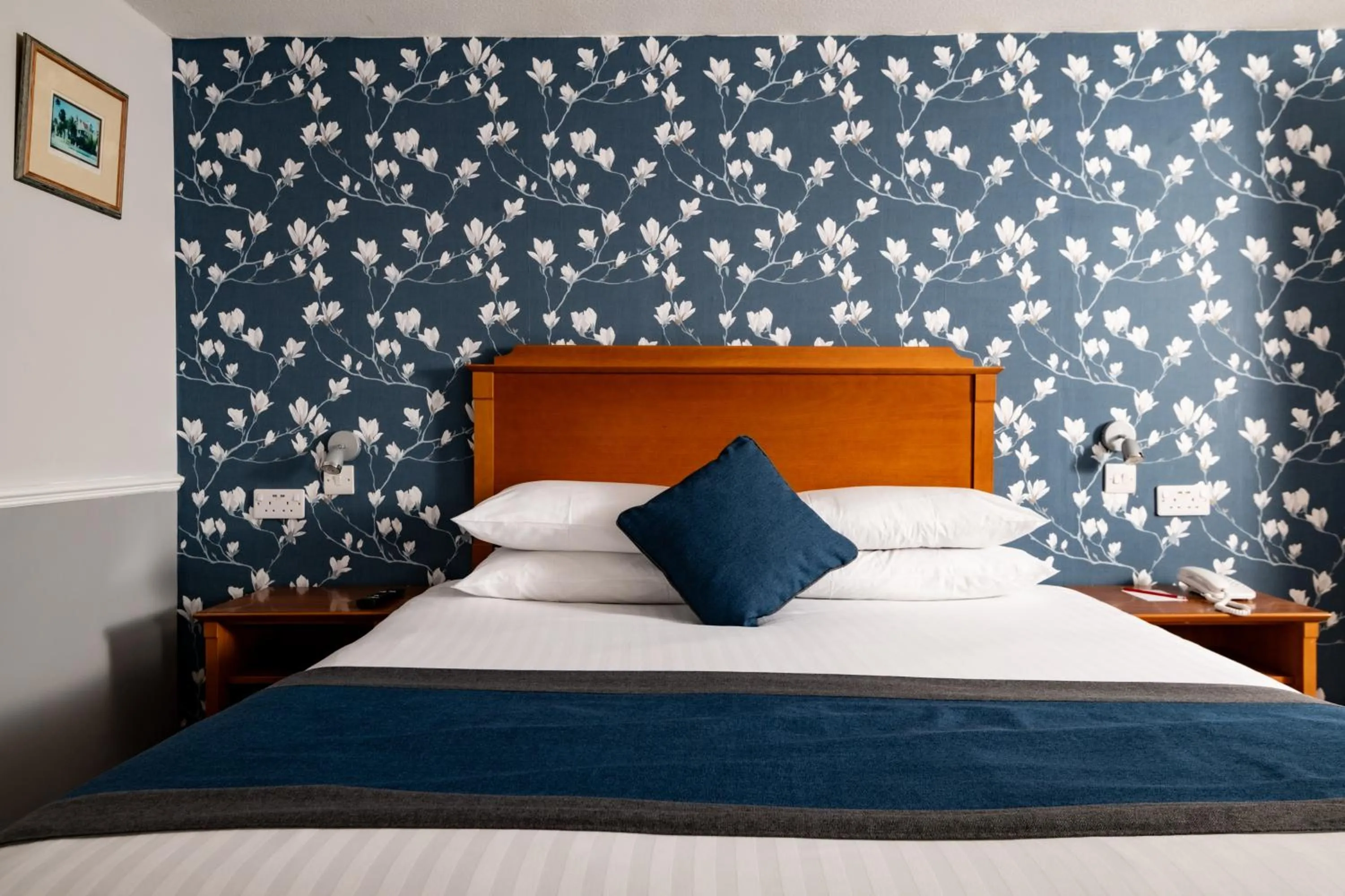 Bedroom, Bed in The Cathedral Hotel