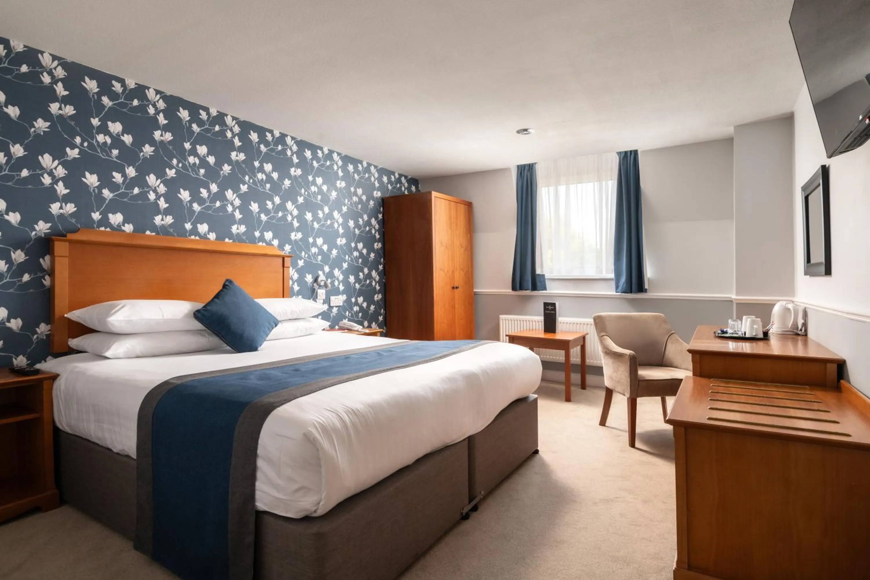 Bedroom, Bed in The Cathedral Hotel