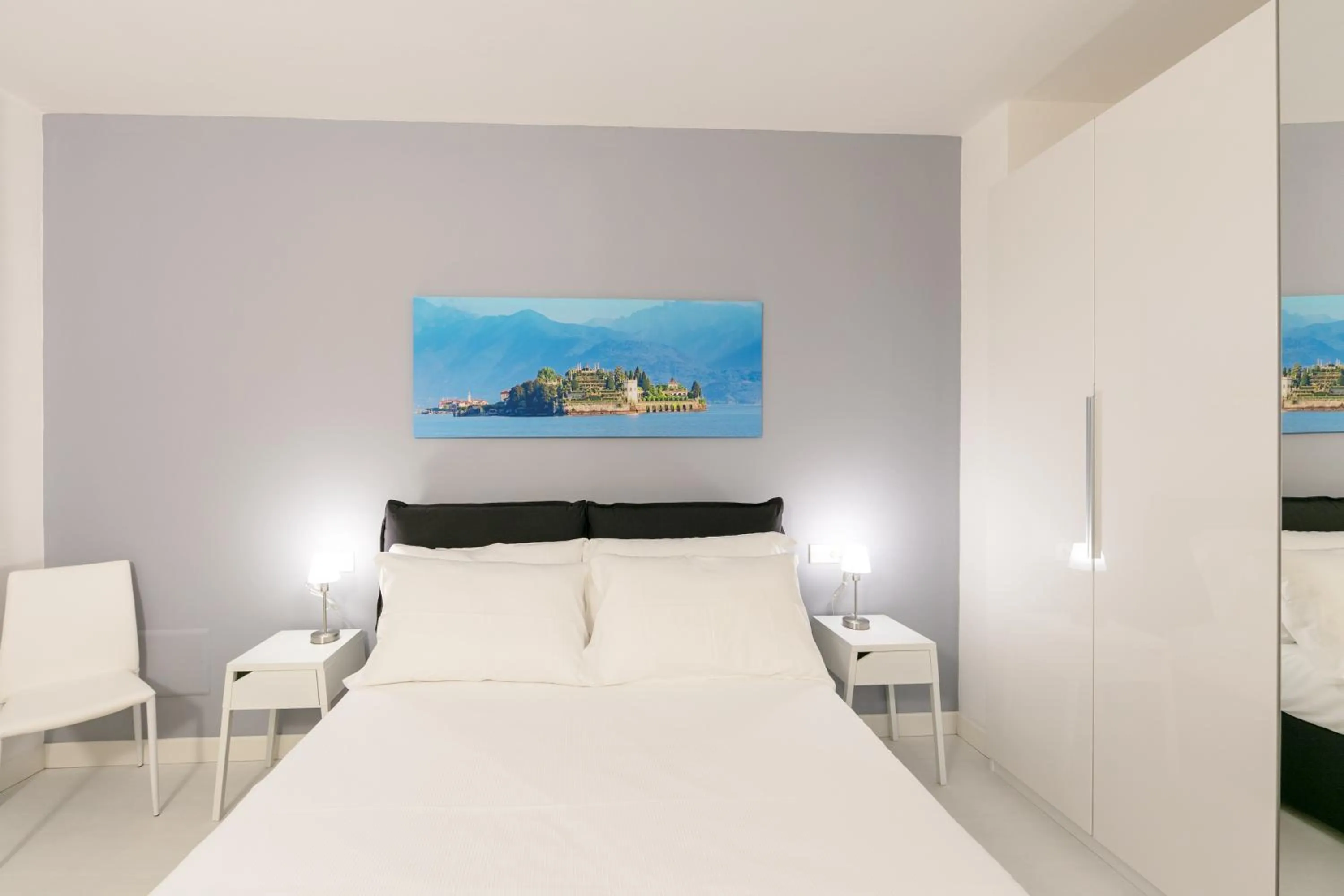 Bedroom, Bed in Verbania - Luxury Italy Apartments