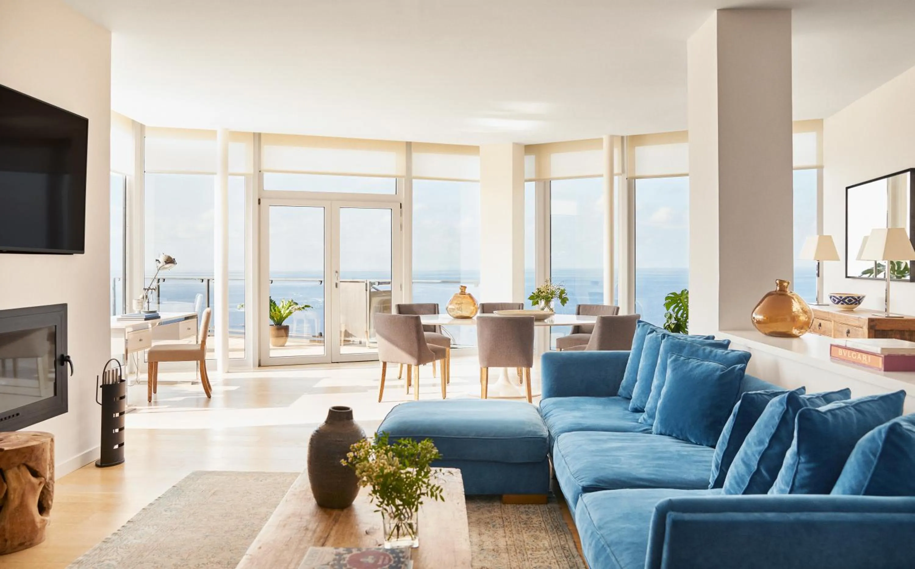 Communal lounge/ TV room in Jumeirah Mallorca