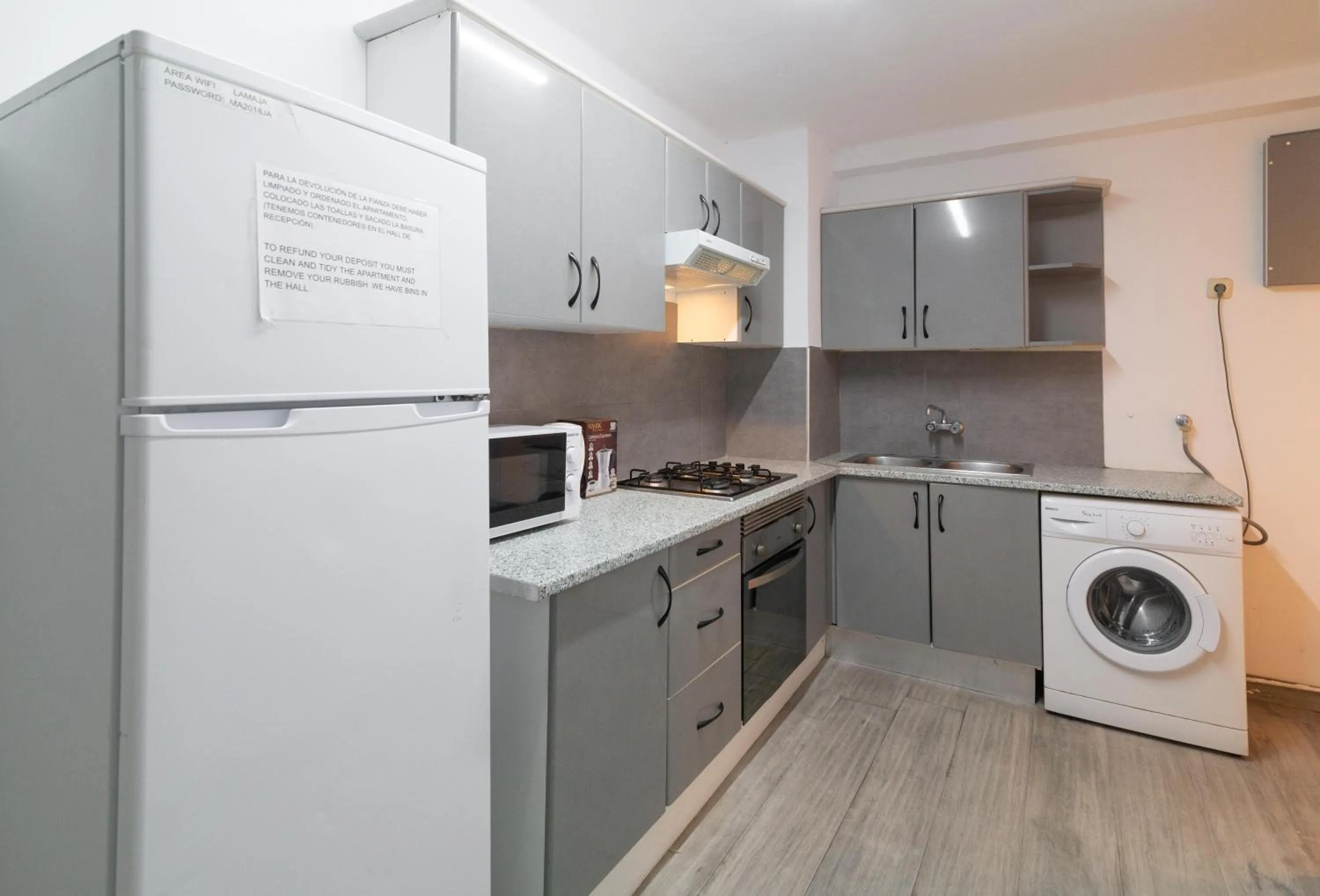 Kitchen or kitchenette in Apartamentos Maja
