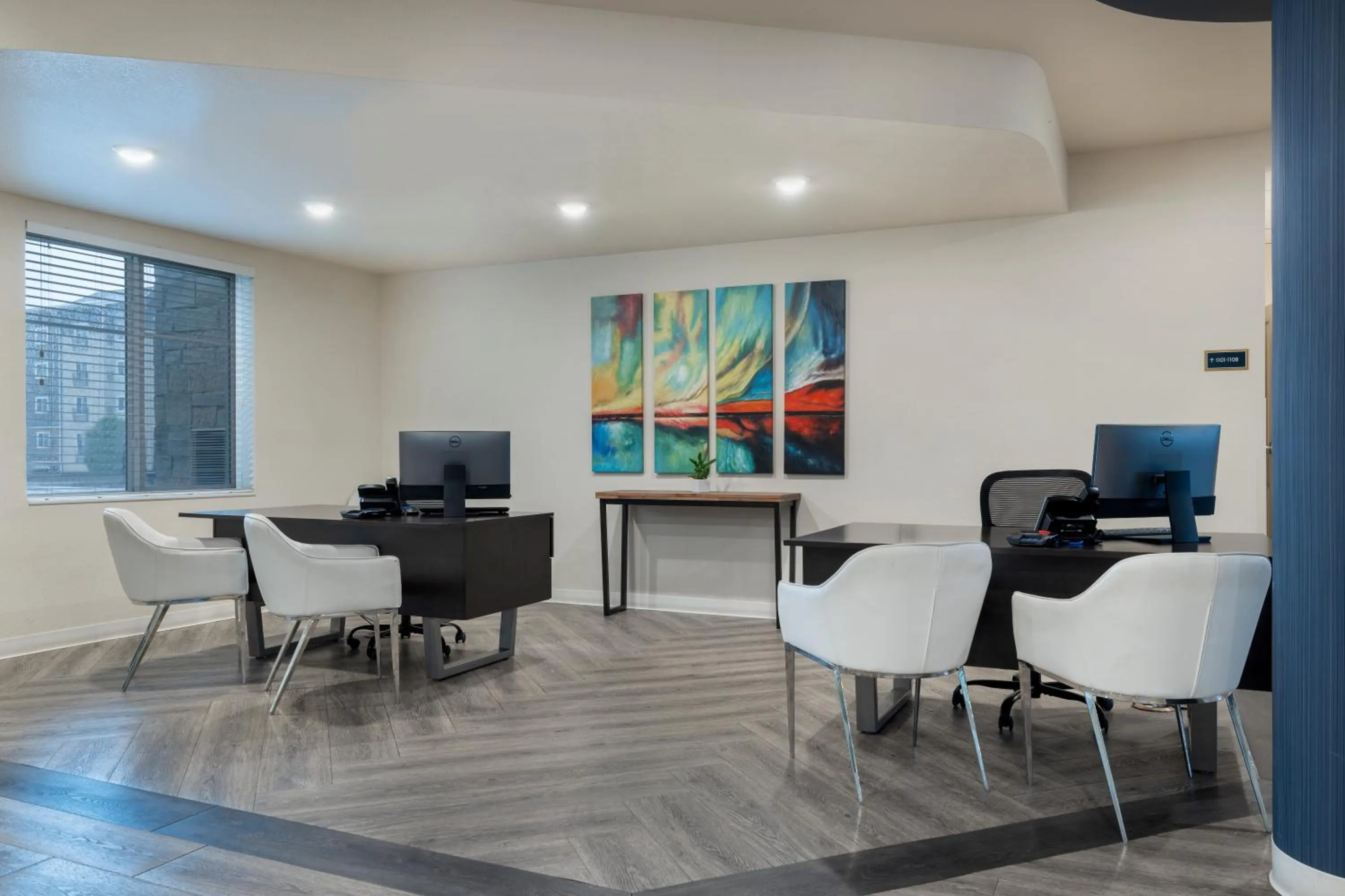 Lobby or reception in Soka Suites Dallas - Las Colinas