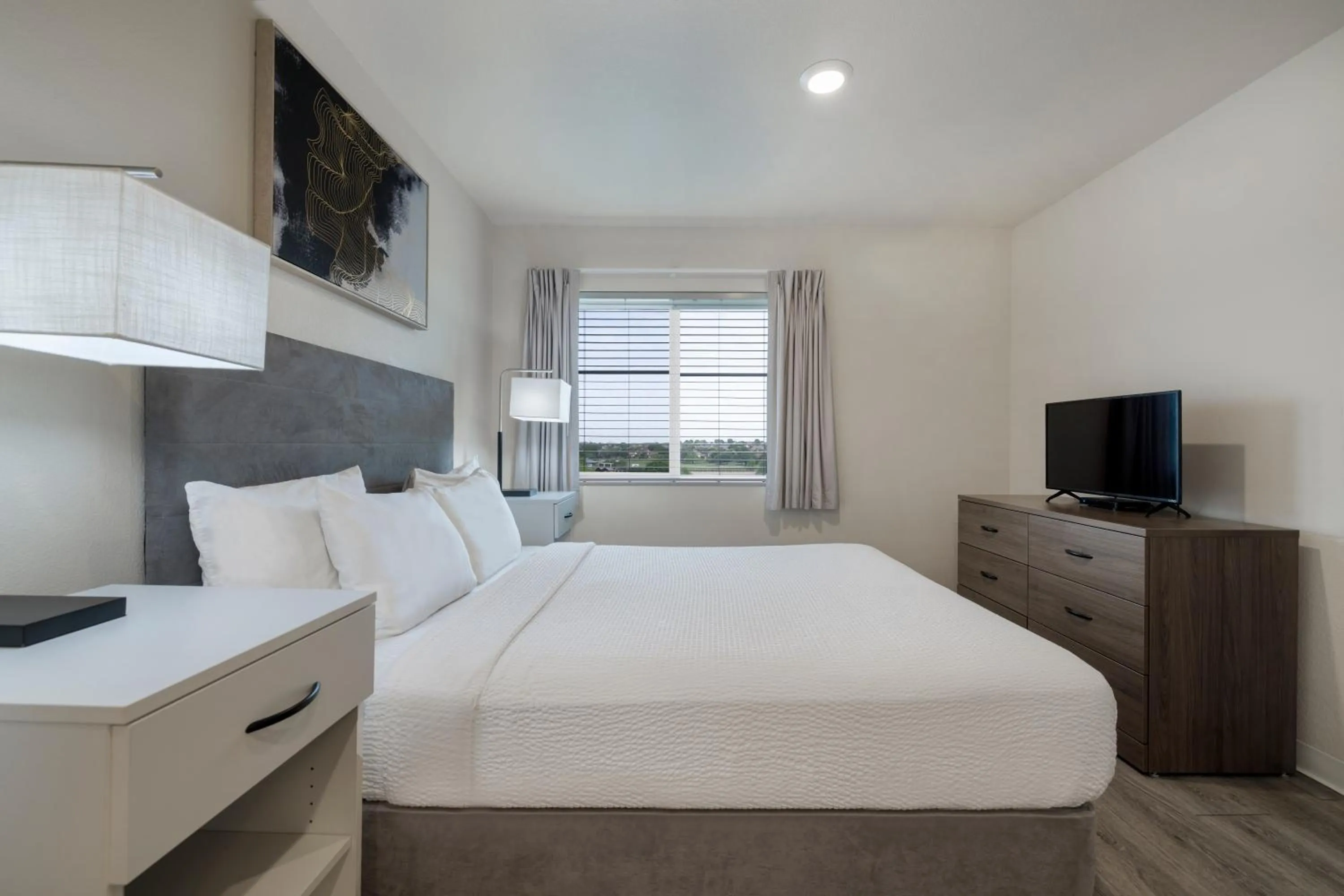 Bedroom, Bed in Soka Suites Dallas - Las Colinas