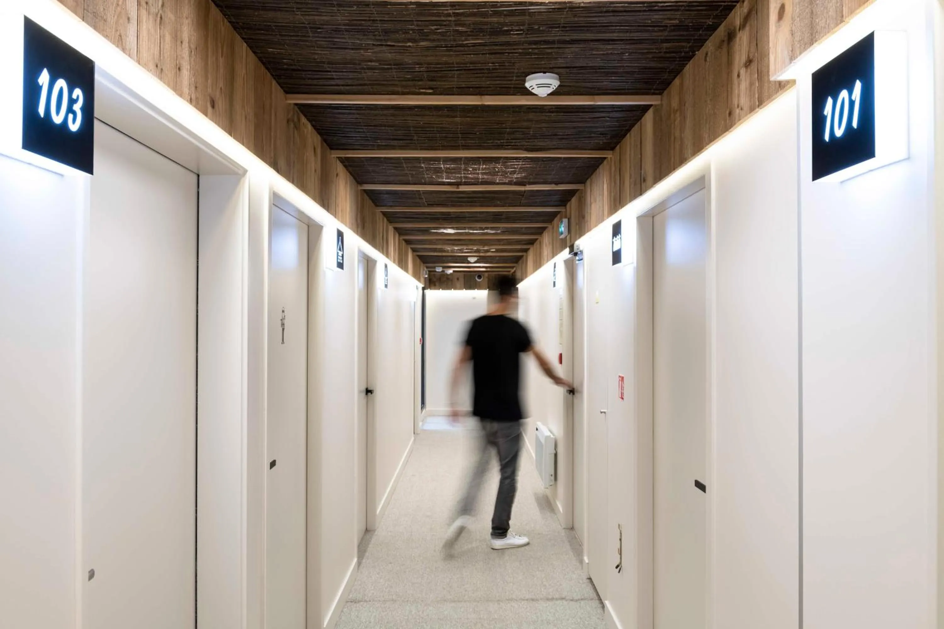 Property building in CENTRAL Hostel Bordeaux Centre