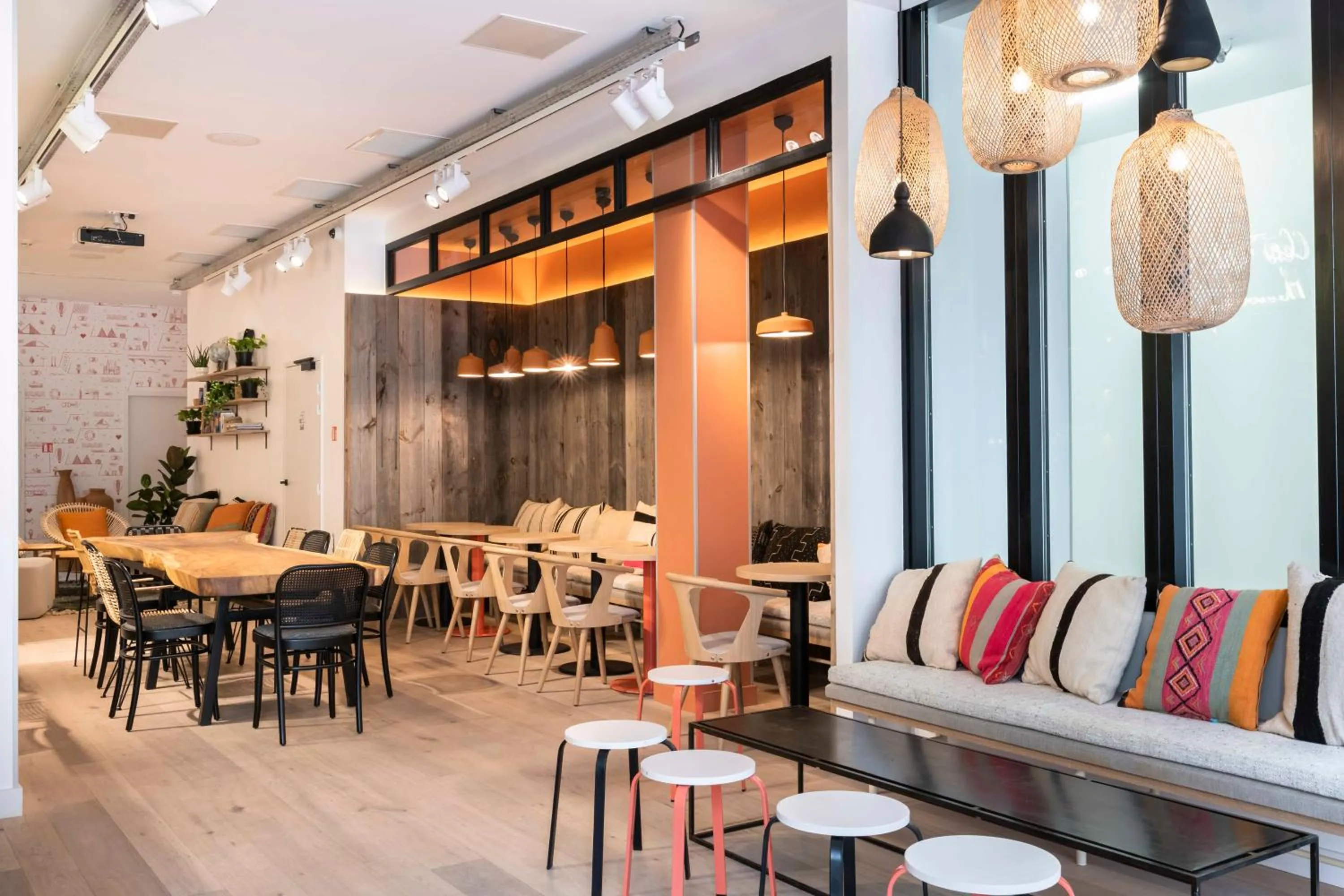 Restaurant/places to eat in CENTRAL Hostel Bordeaux Centre