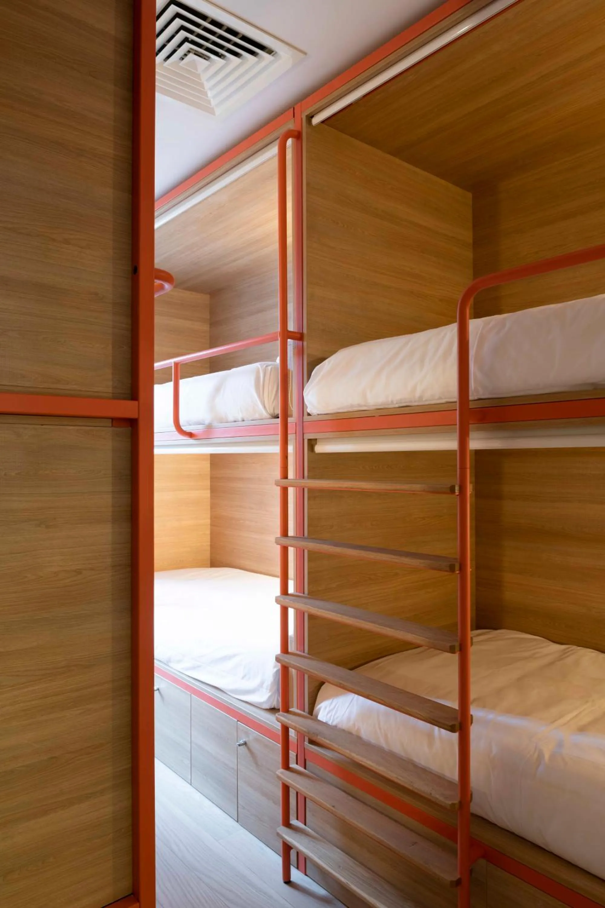 bunk bed, Bed in CENTRAL Hostel Bordeaux Centre