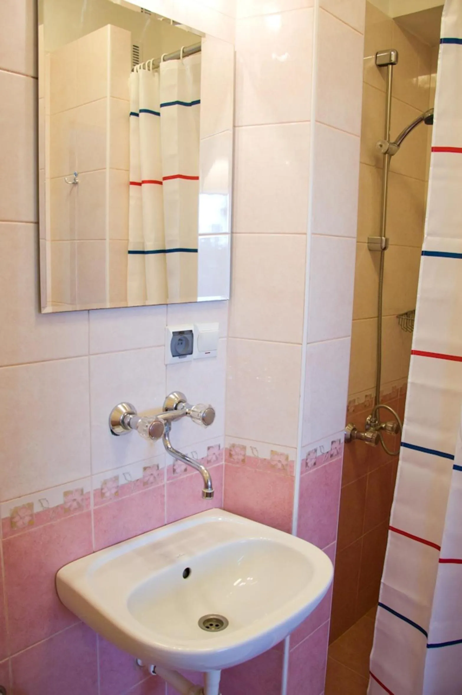 Bathroom in Hotel Elda 2