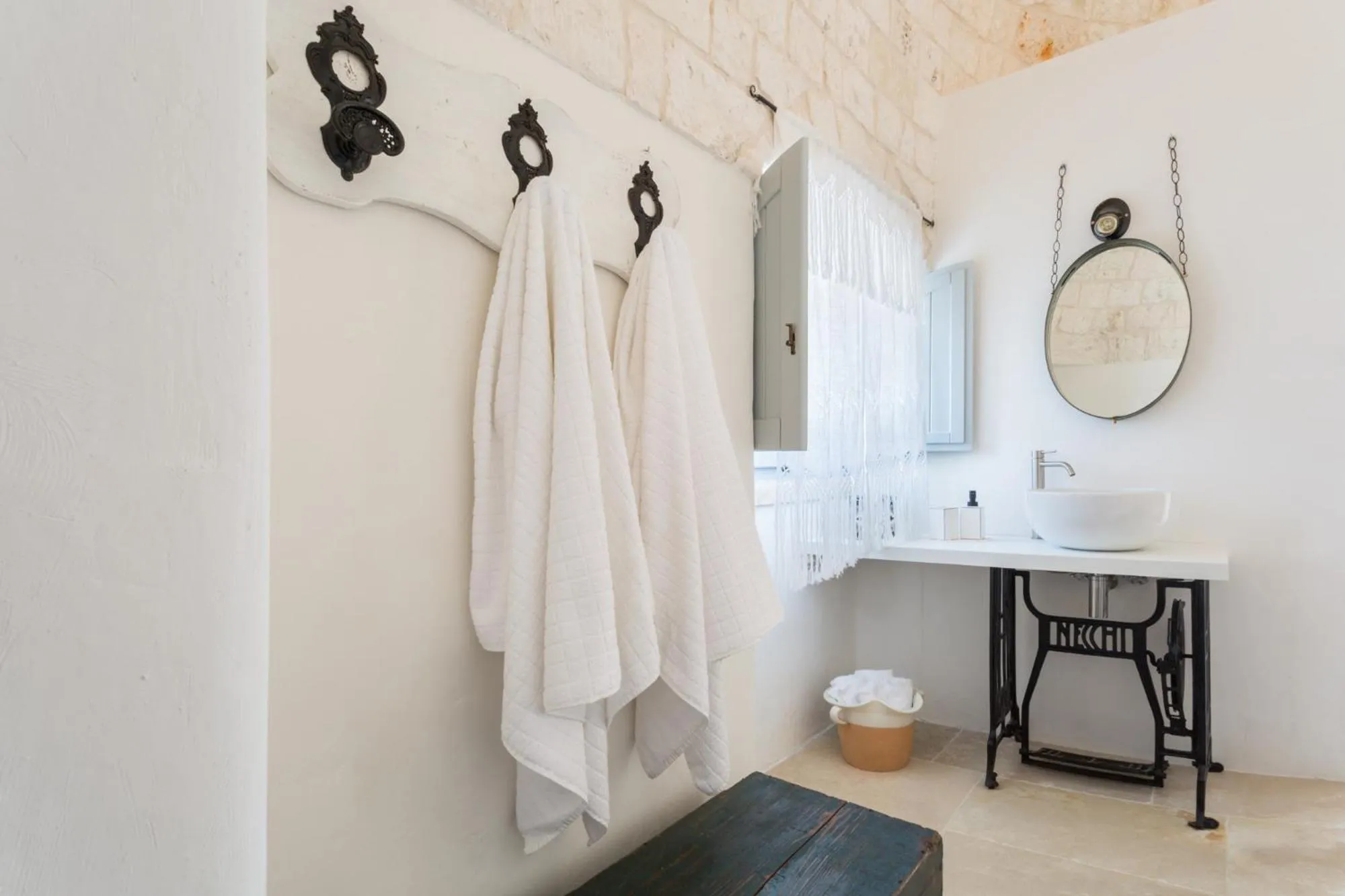 Bathroom in Si Fa Trullo