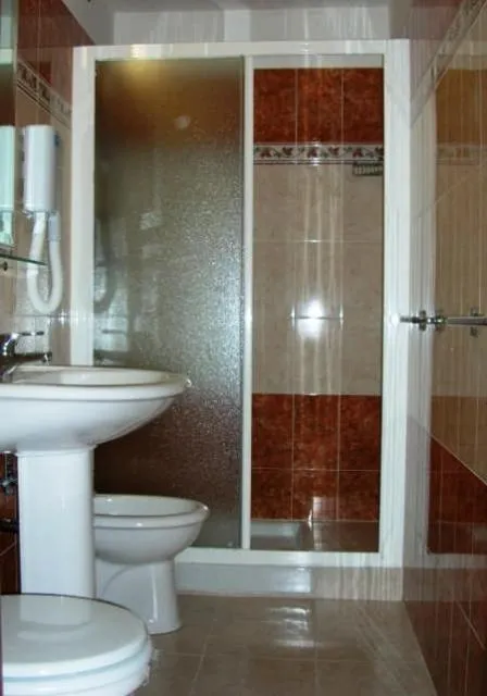 Shower in Emanuela Guest House