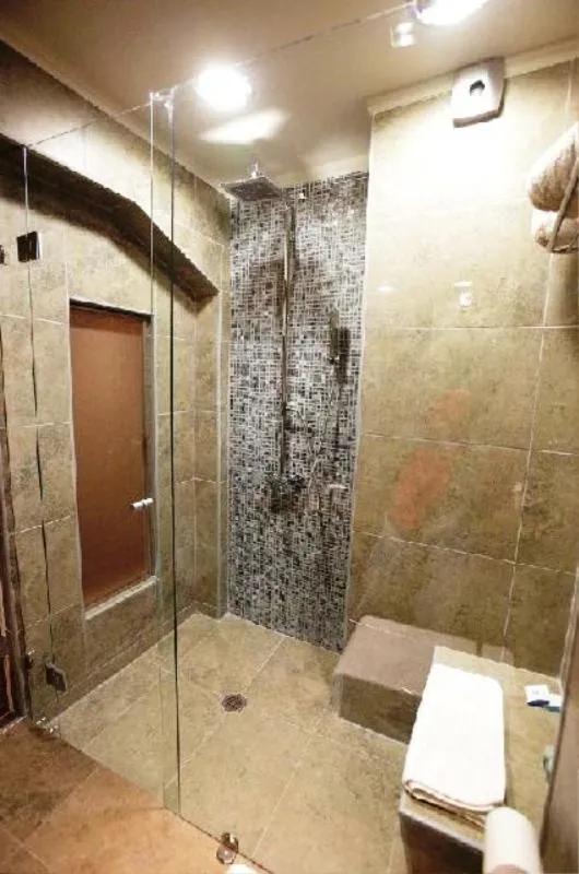Bathroom in Aliakmon Hotel