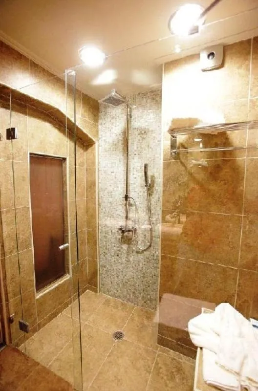 Bathroom in Aliakmon Hotel