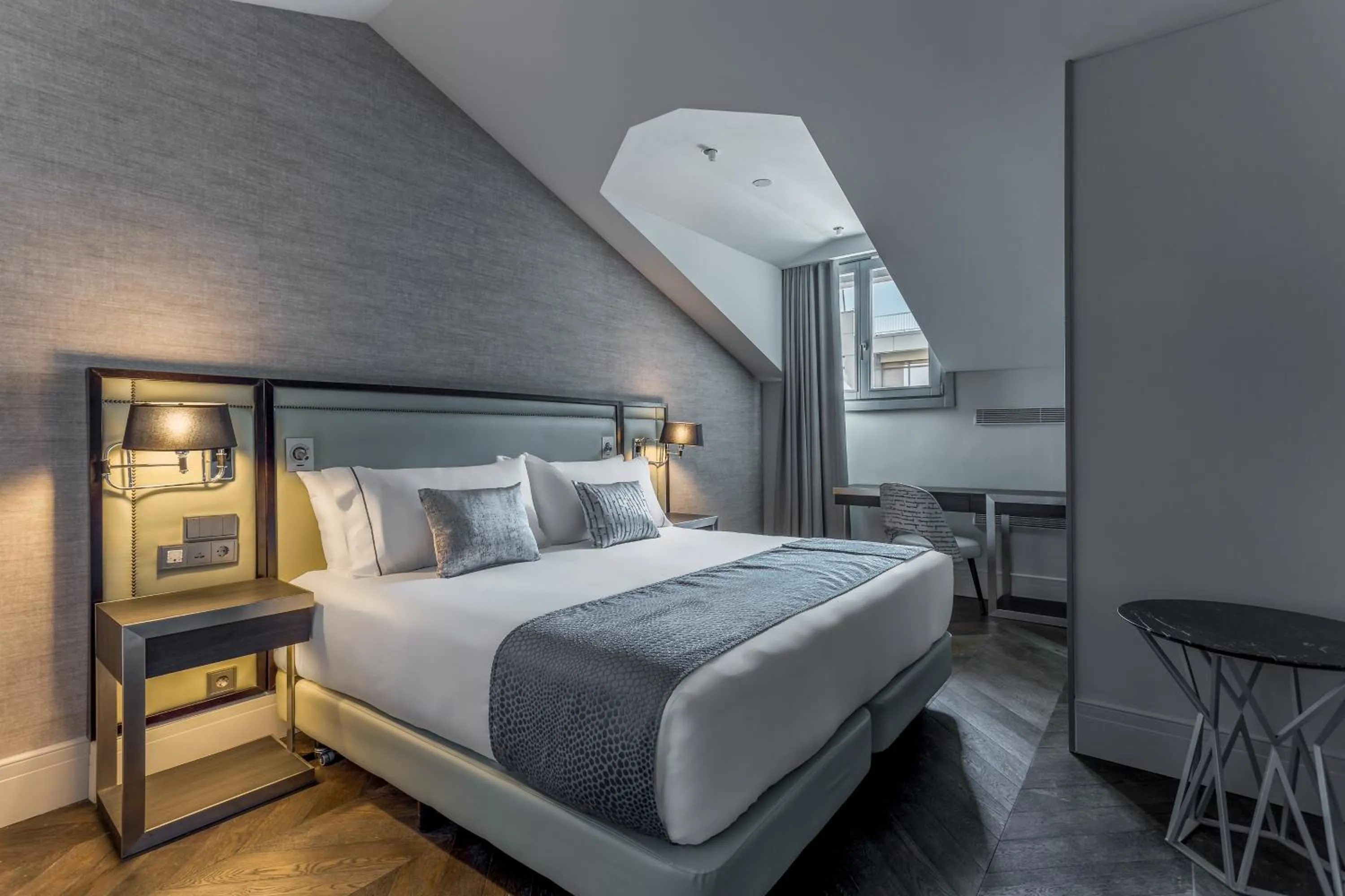 Seating area, Bed in Room Mate Collection Gorka, San Sebastián