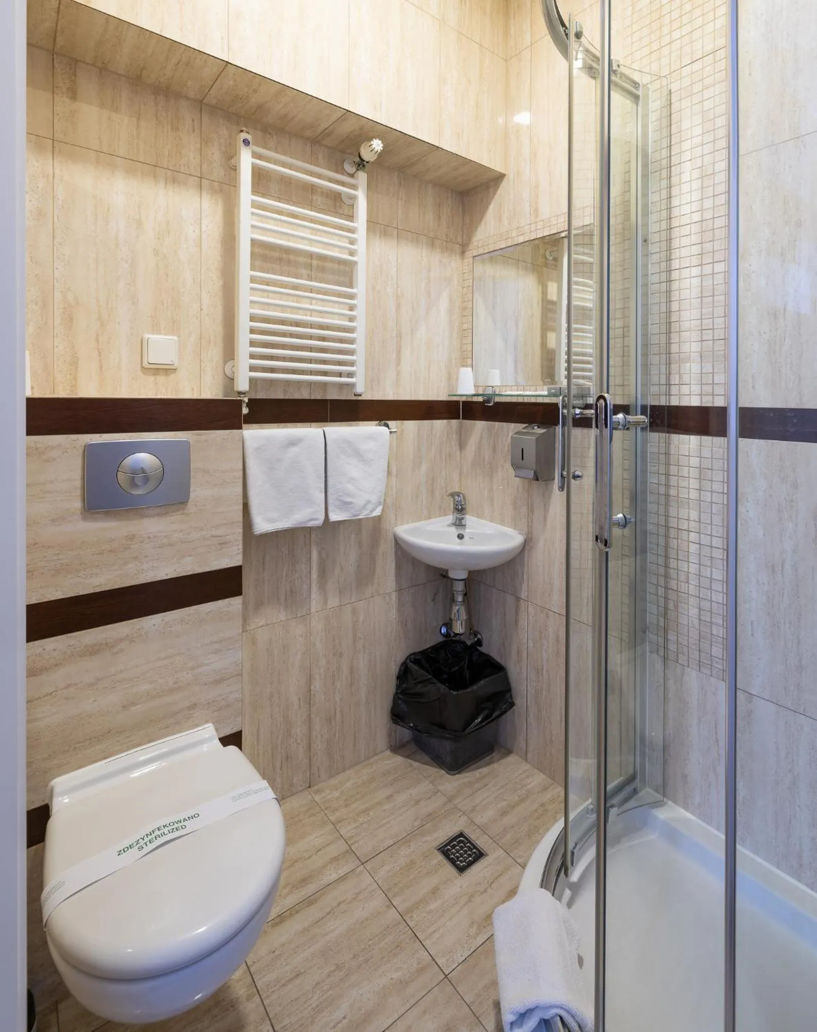 Shower in Hotel Orbita