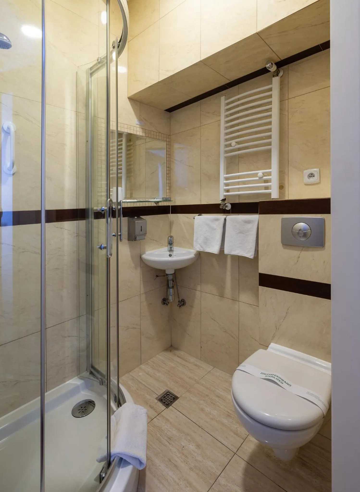 Shower in Hotel Orbita