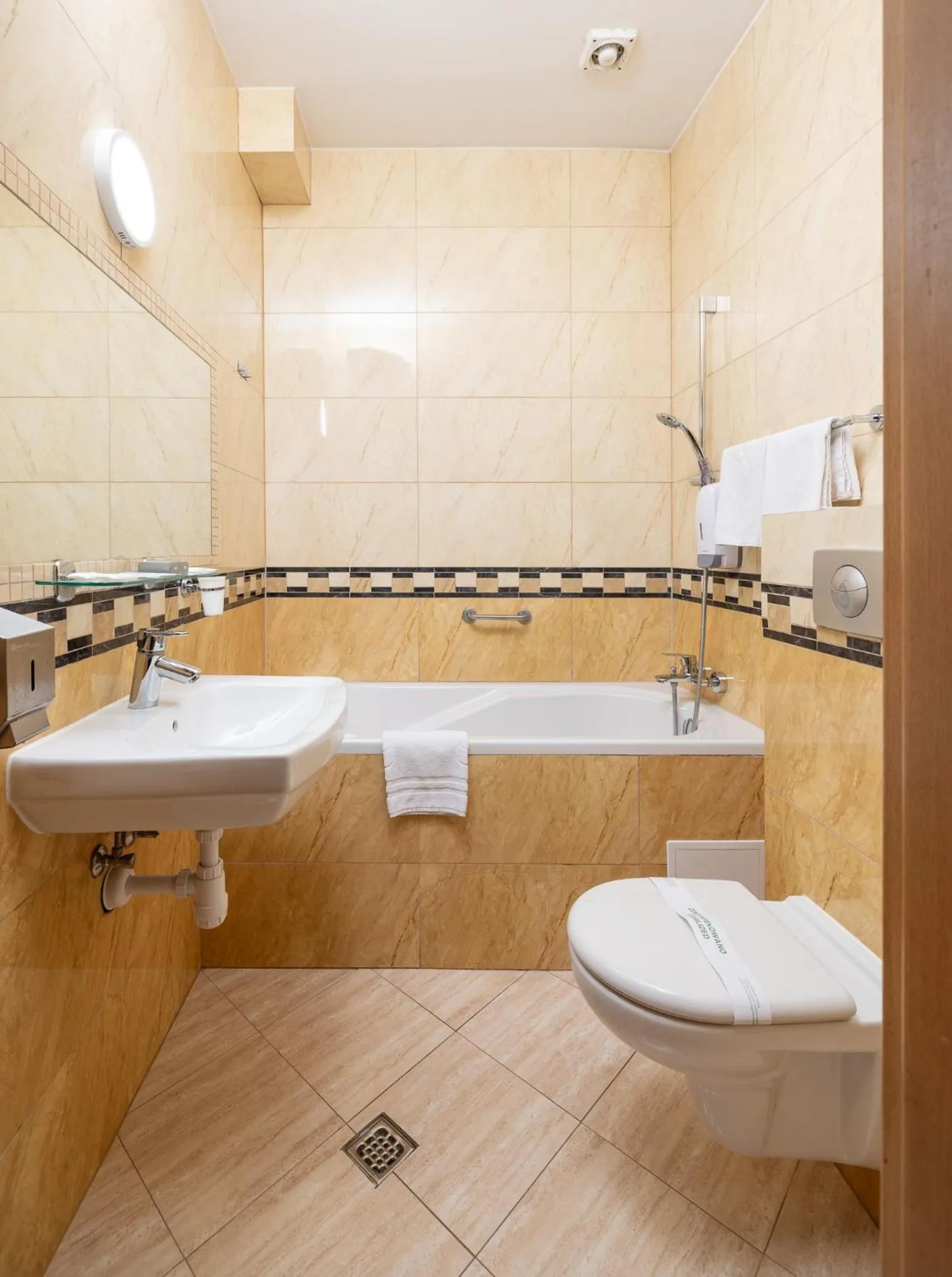 Bathroom in Hotel Orbita