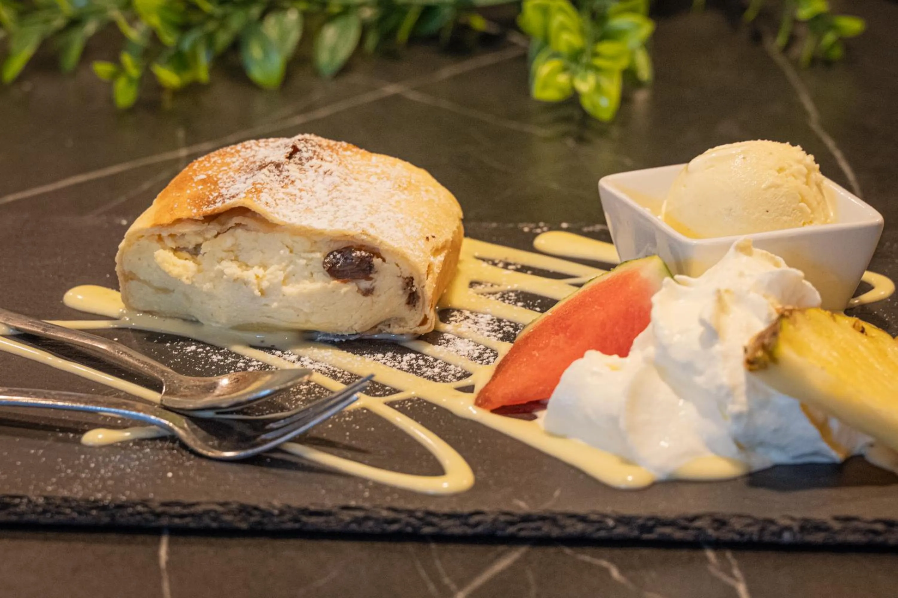 Restaurant/places to eat in Landhotel Mariensäule