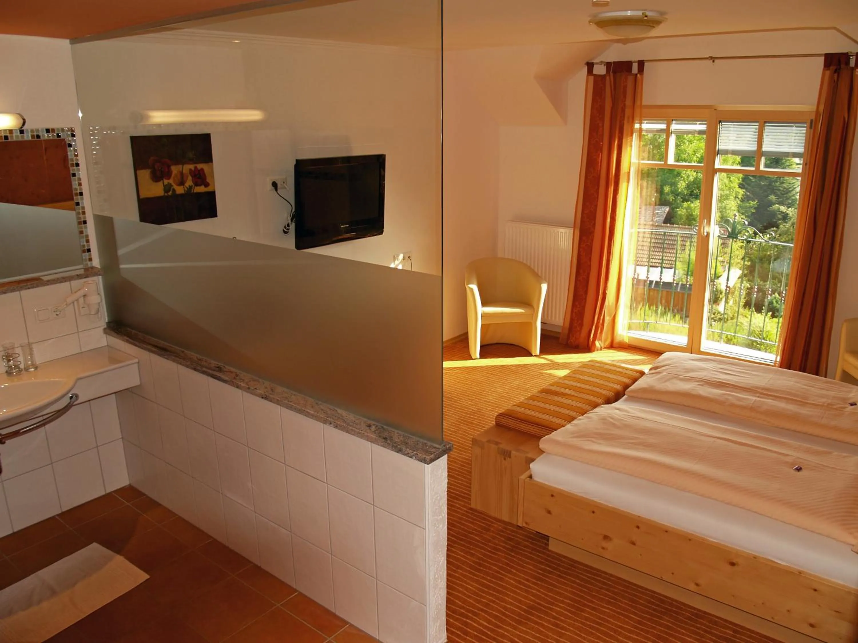 Bedroom, Bed in Landhotel Mariensäule