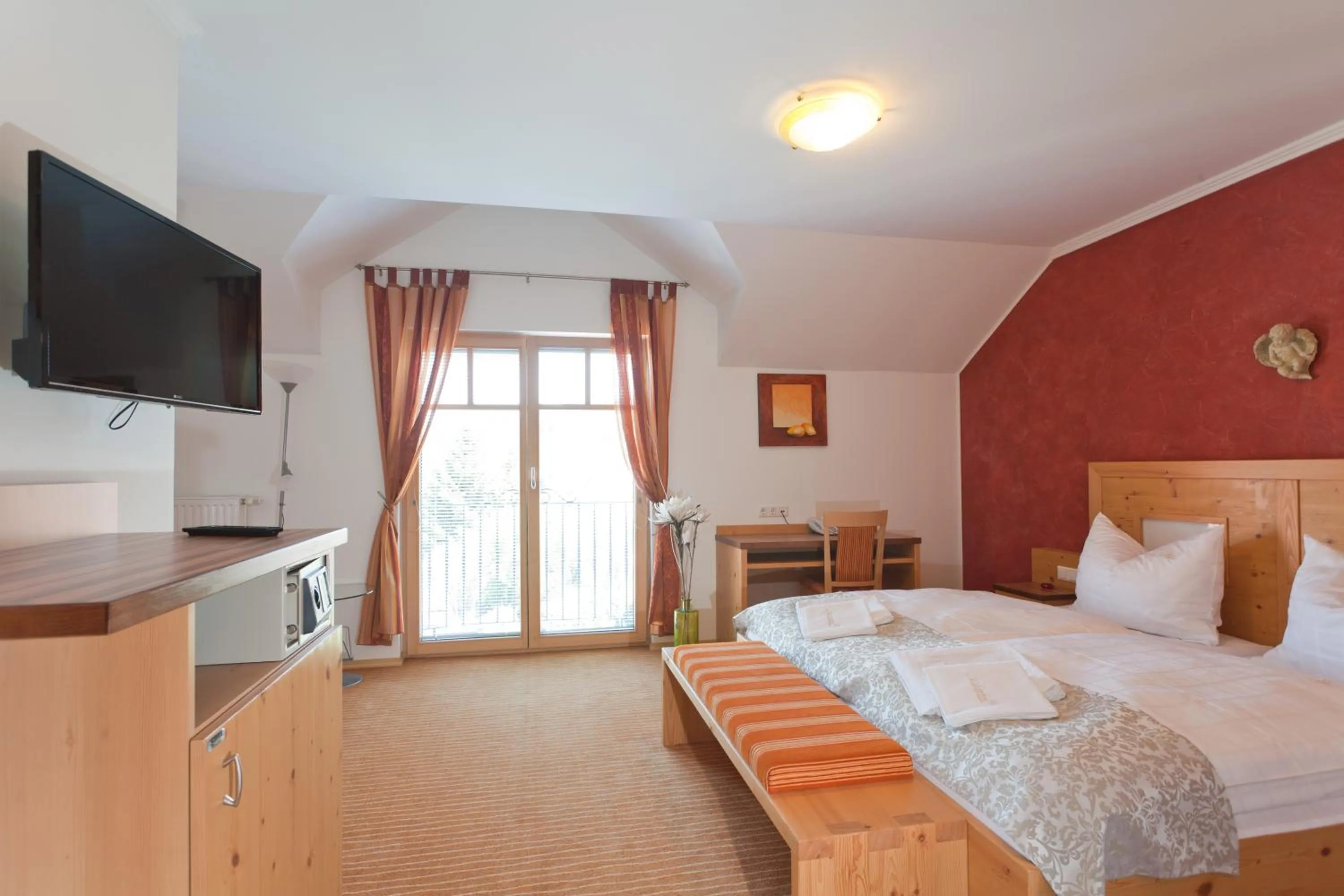 Photo of the whole room, Bed in Landhotel Mariensäule