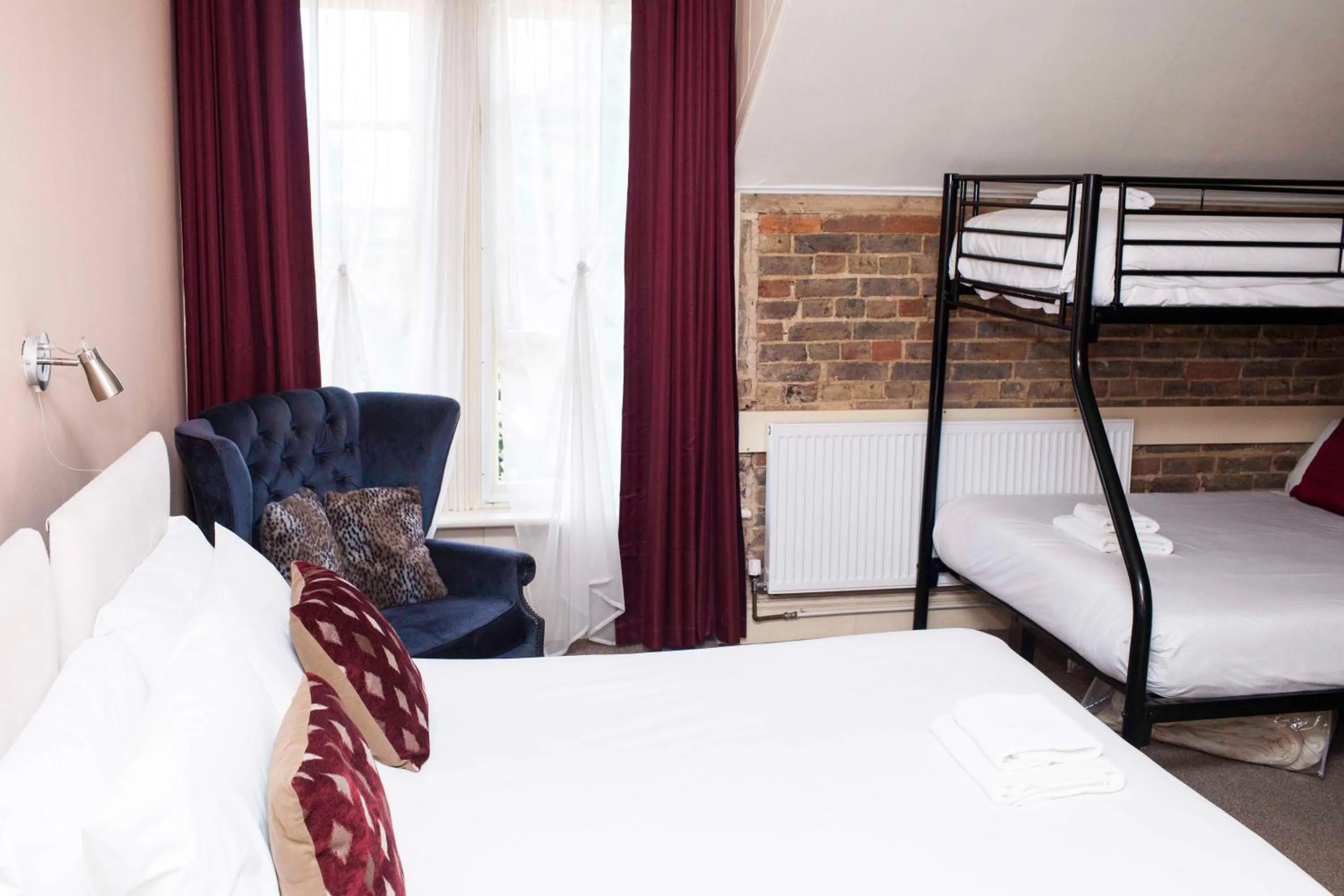 Bedroom, Bed in The Castle Inn Hotel Bramber