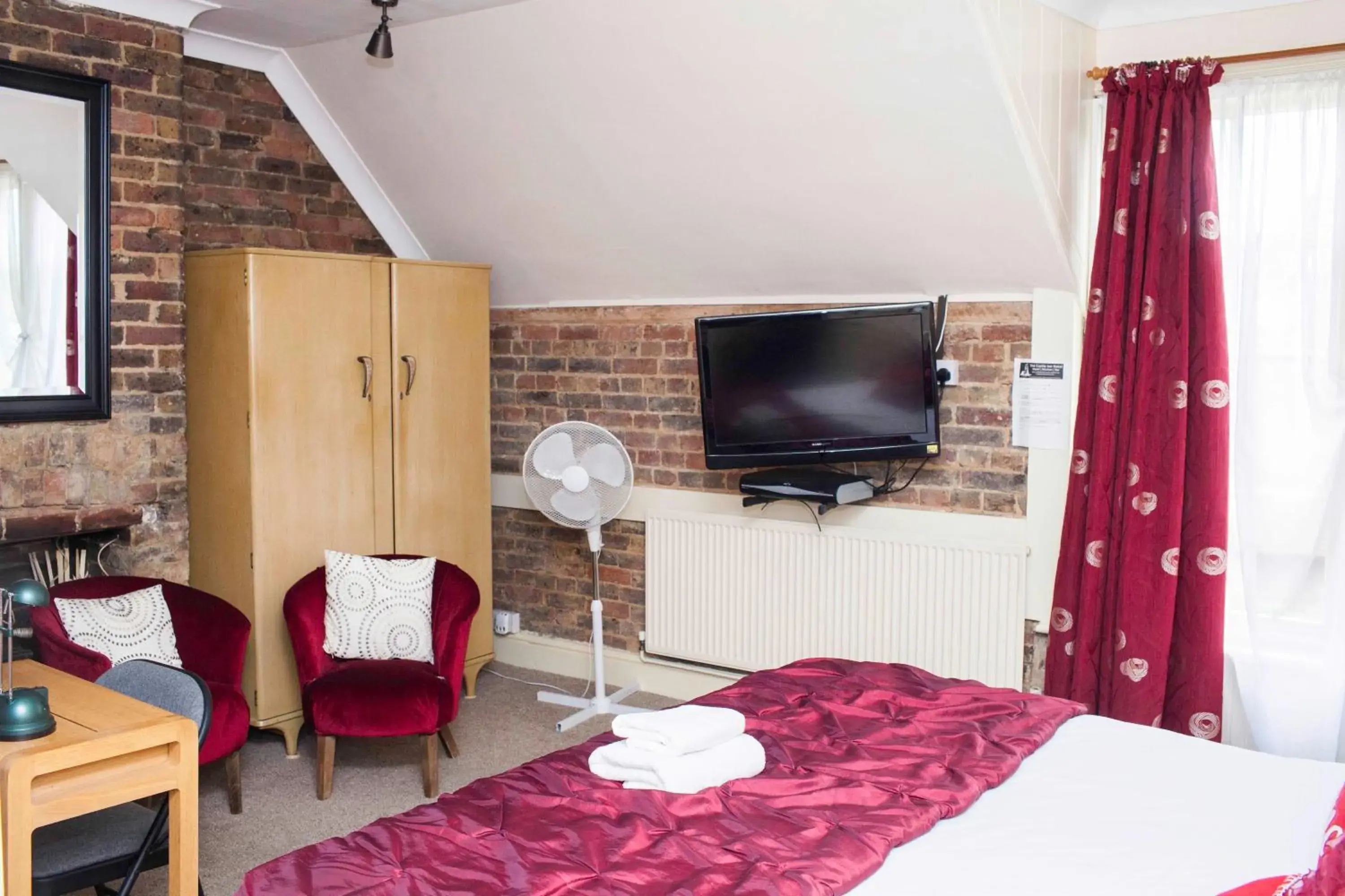 Superior Twin Room - single occupancy in The Castle Inn Hotel Bramber Superior Twin Room - single occupancy in The Castle Inn Hotel Bramber