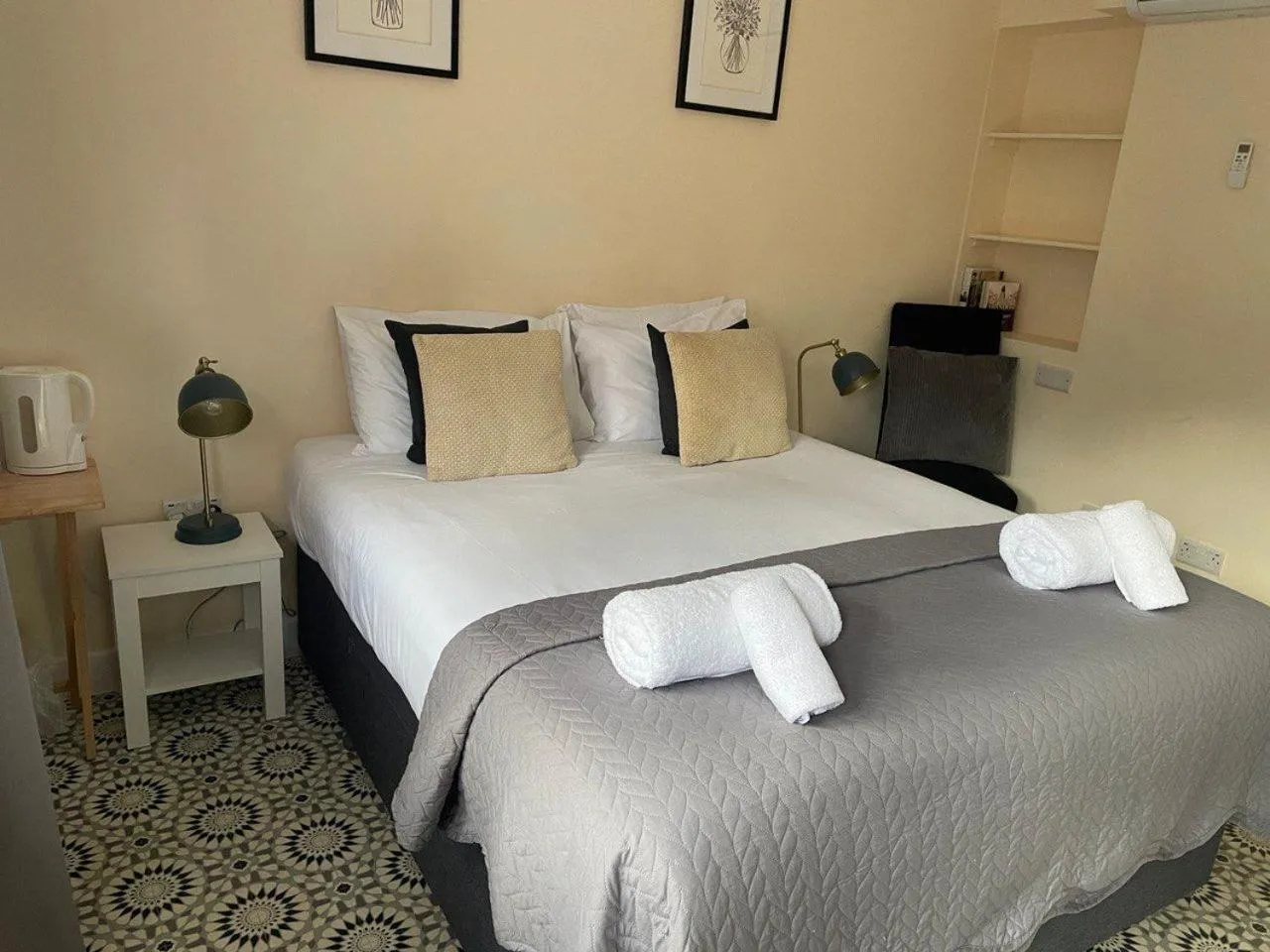 Bedroom, Bed in The Castle Inn Hotel