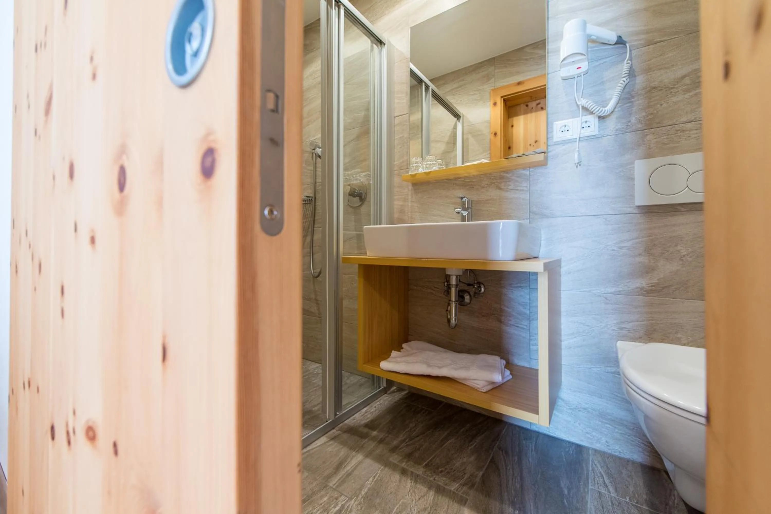 Bathroom in Hotel Alpenrast