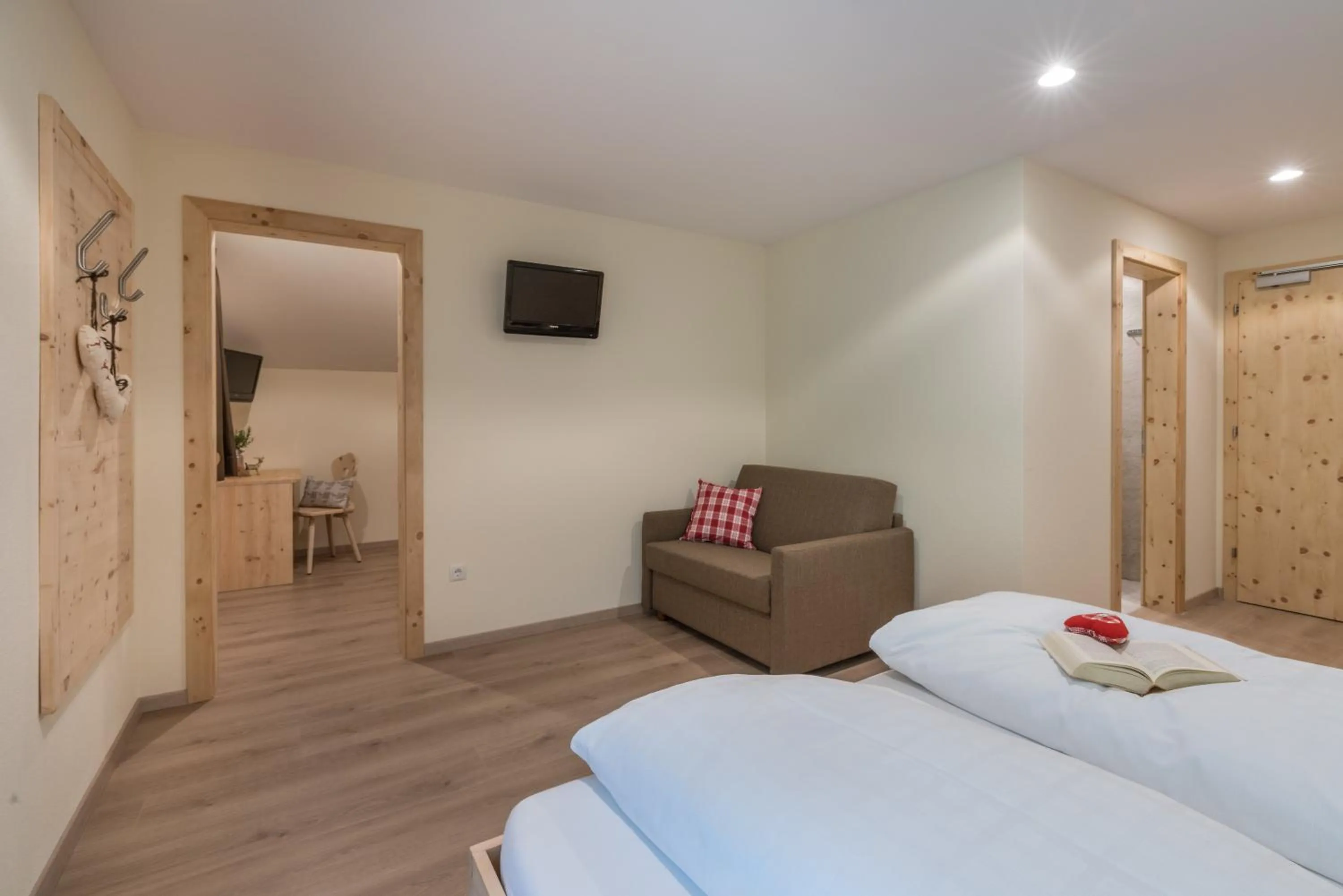 Bedroom, Bed in Hotel Alpenrast