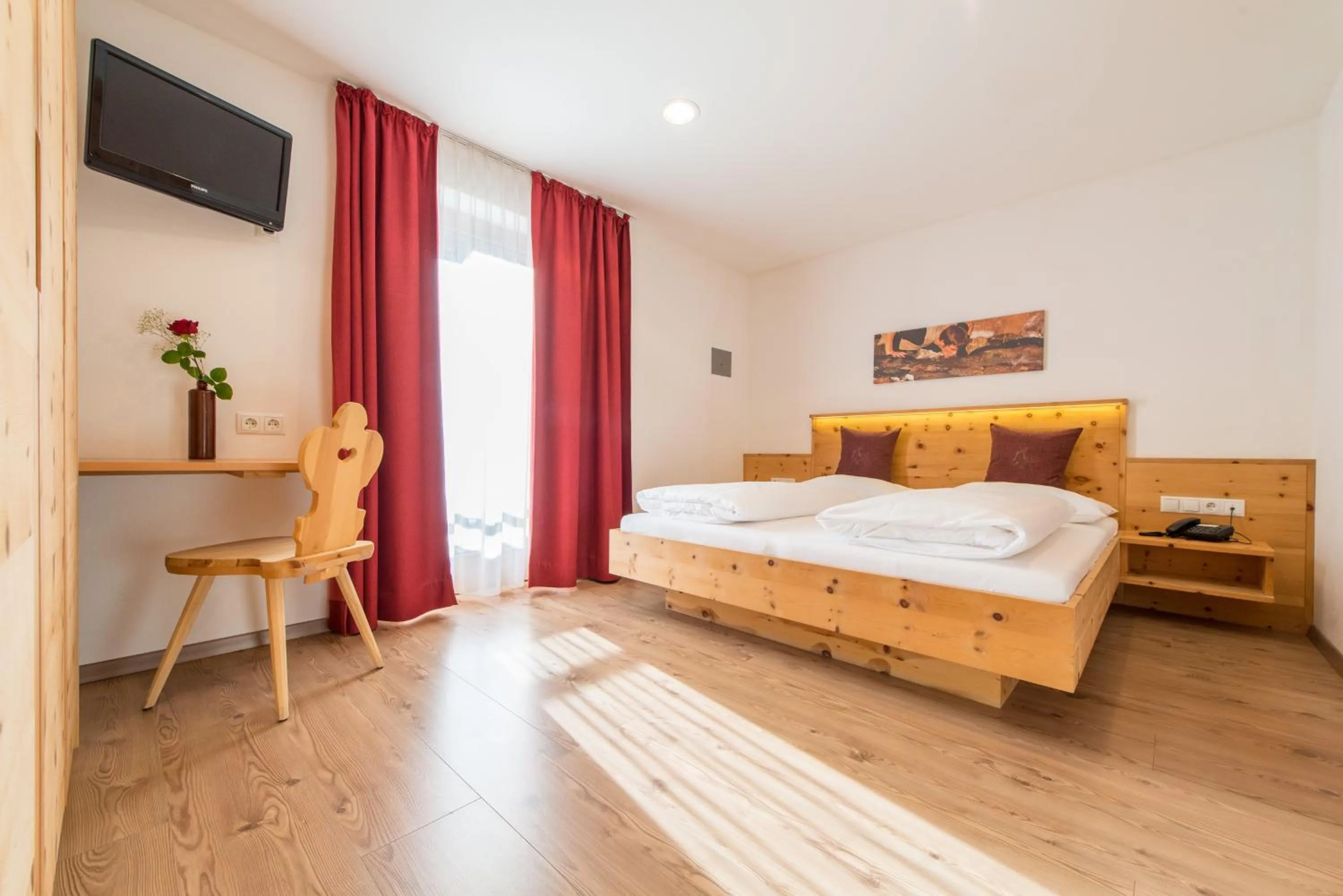 Bedroom, Bed in Hotel Alpenrast