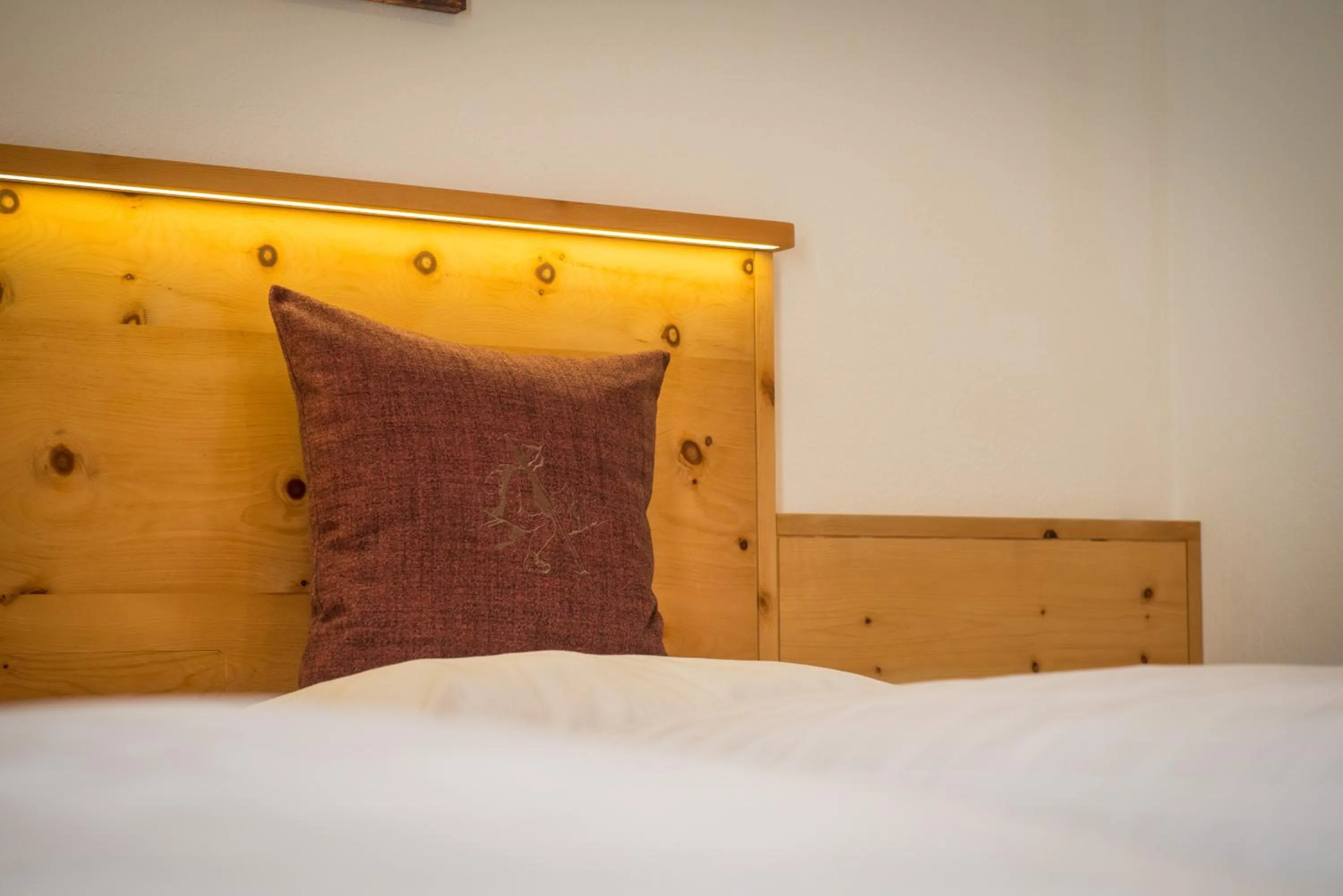 Bedroom, Bed in Hotel Alpenrast