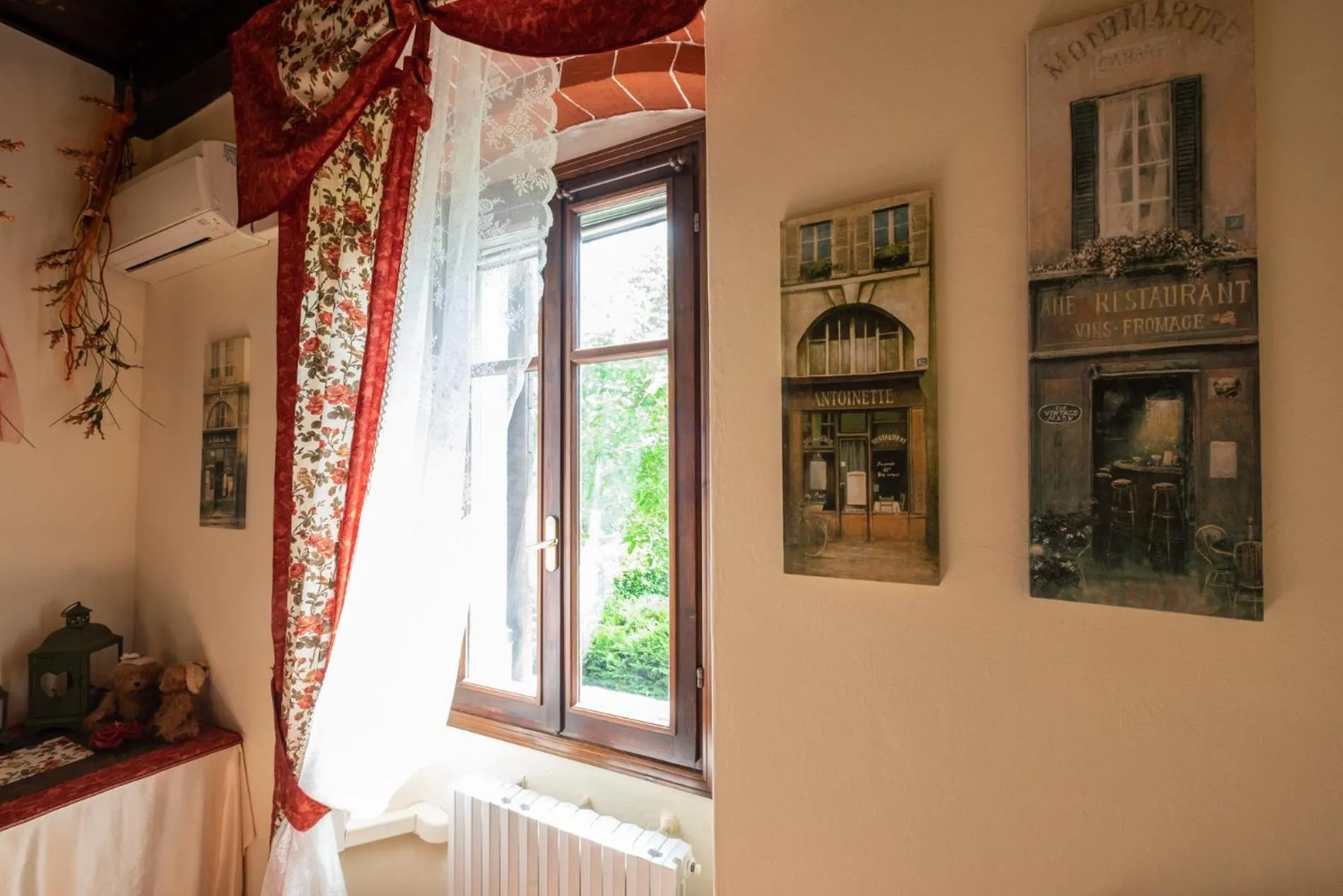 Decorative detail in Ai Due Pini B&B