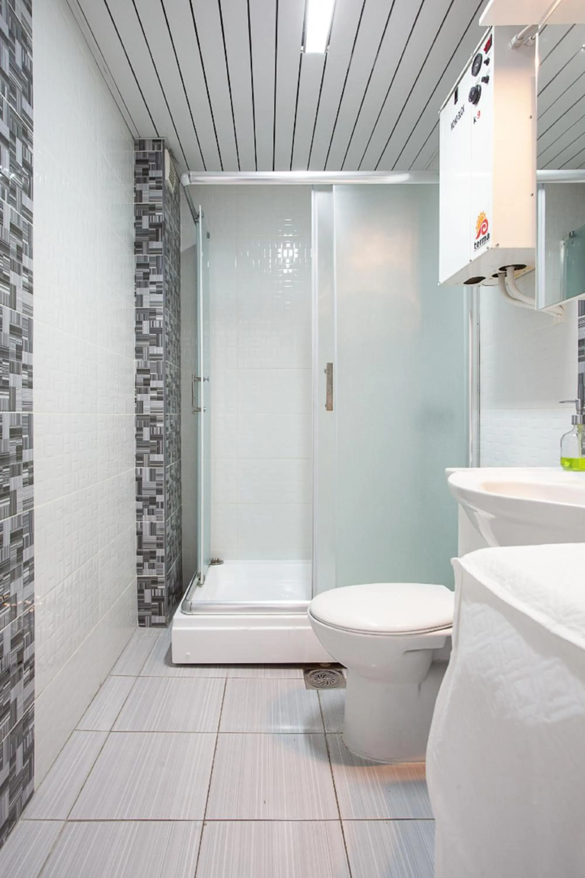 Shower in Urban Hostel & Apartments