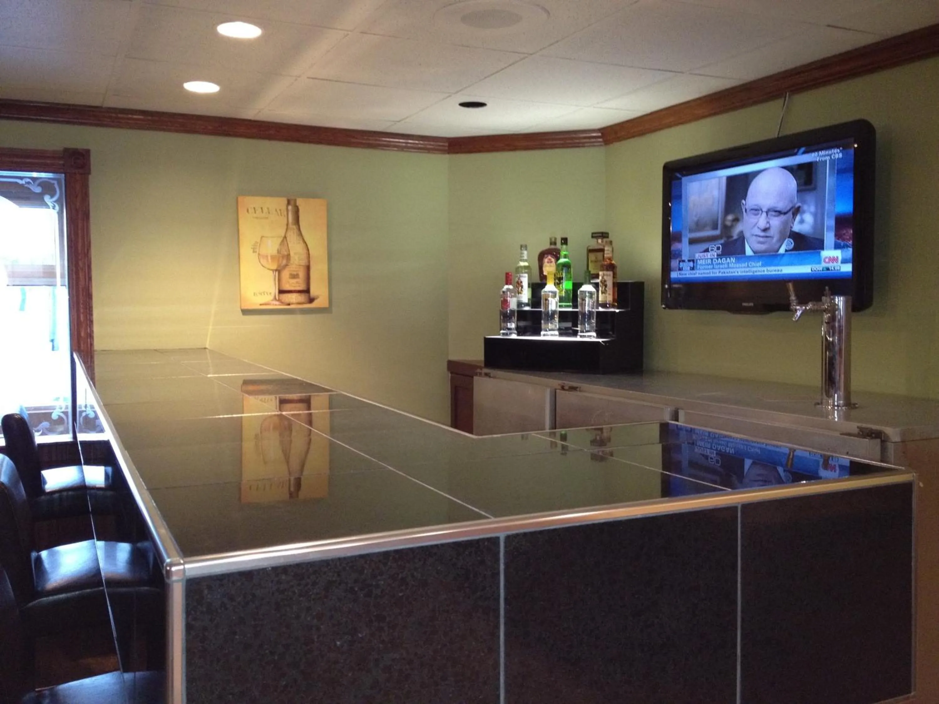 Lounge or bar in Travelodge by Wyndham Miramichi New Brunswick