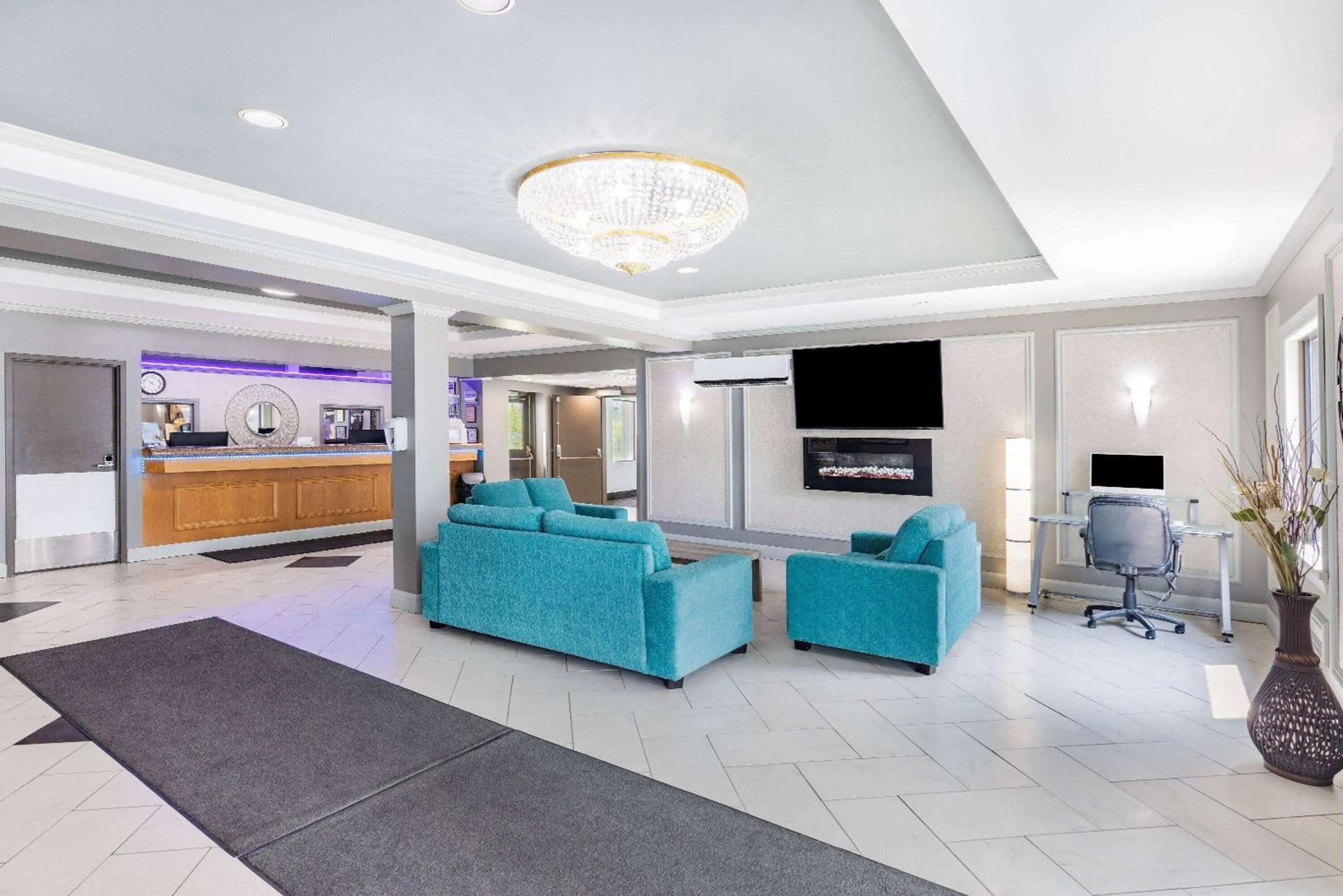 Lobby or reception in Travelodge by Wyndham Miramichi New Brunswick