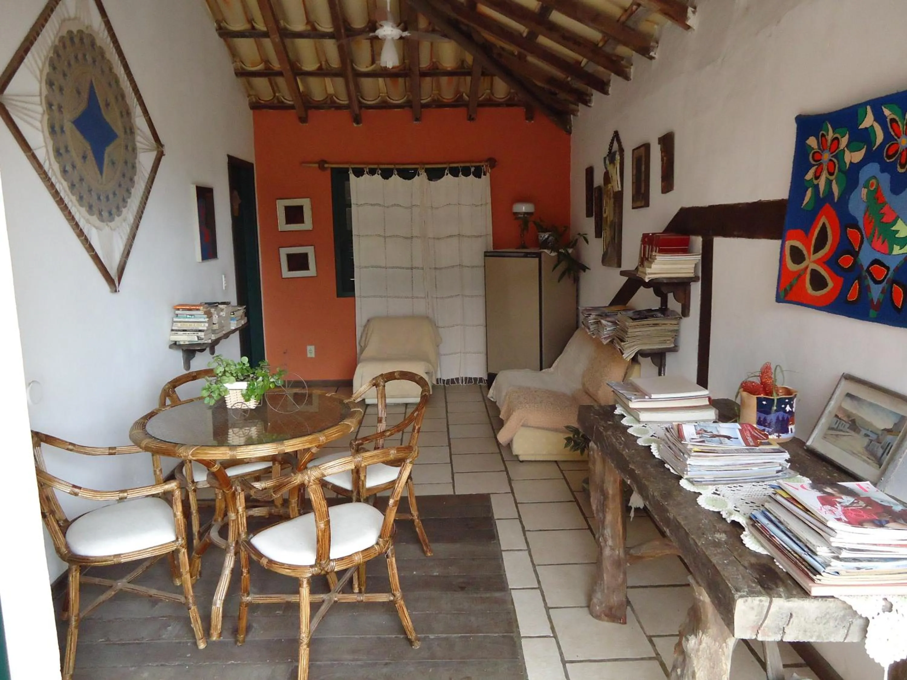 Library in Pousada Chez Nice