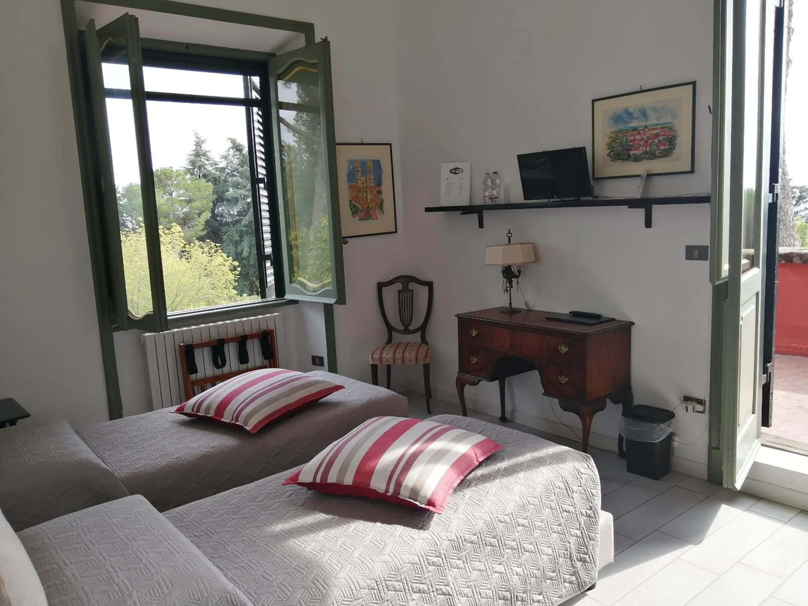 View (from property/room), Bed in Vigna dell'Agrifoglio Home Residence di Eugenio Azzolini